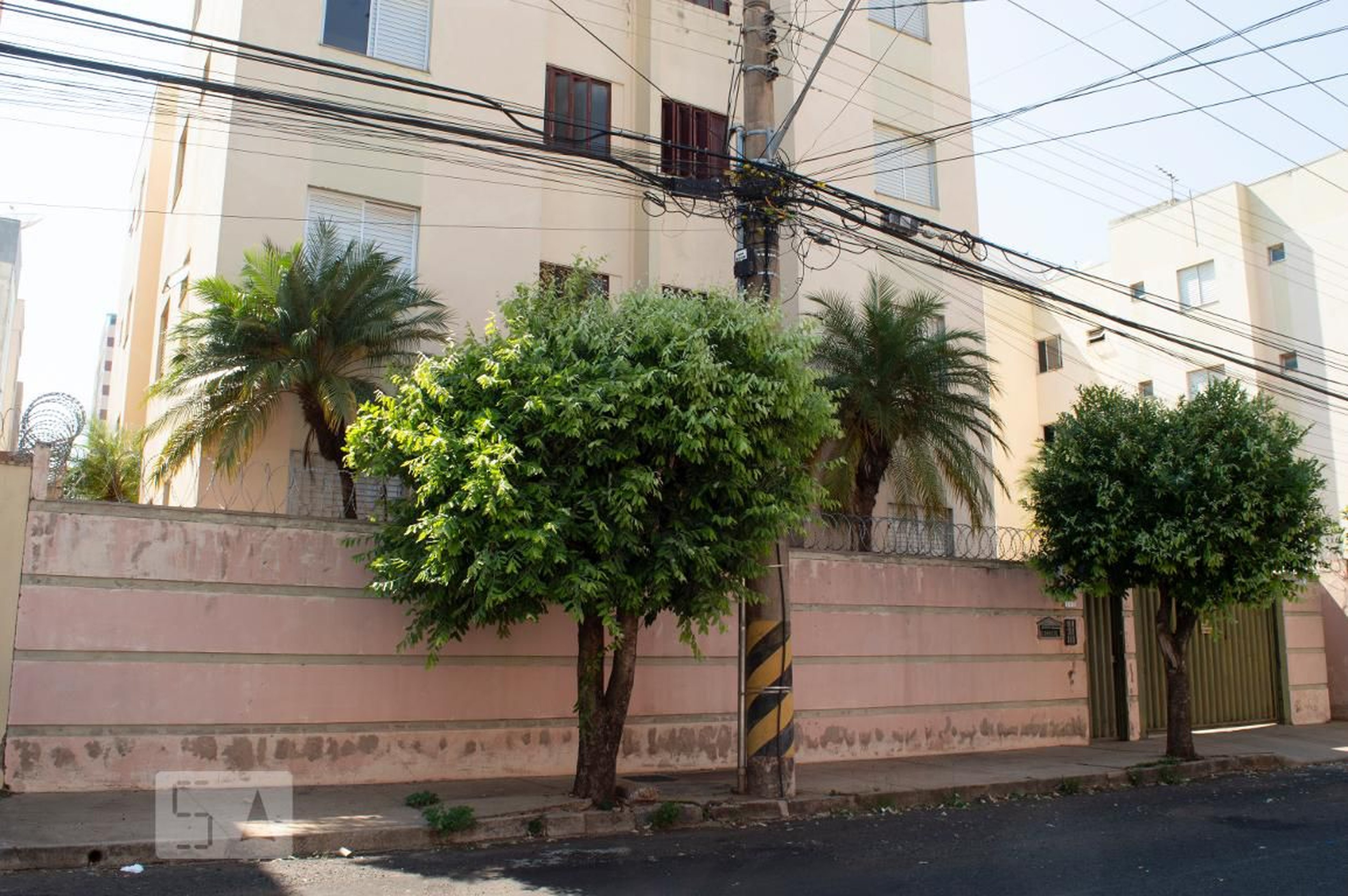 Fachada Condomínio em Rua Alfredo Tormim, 195