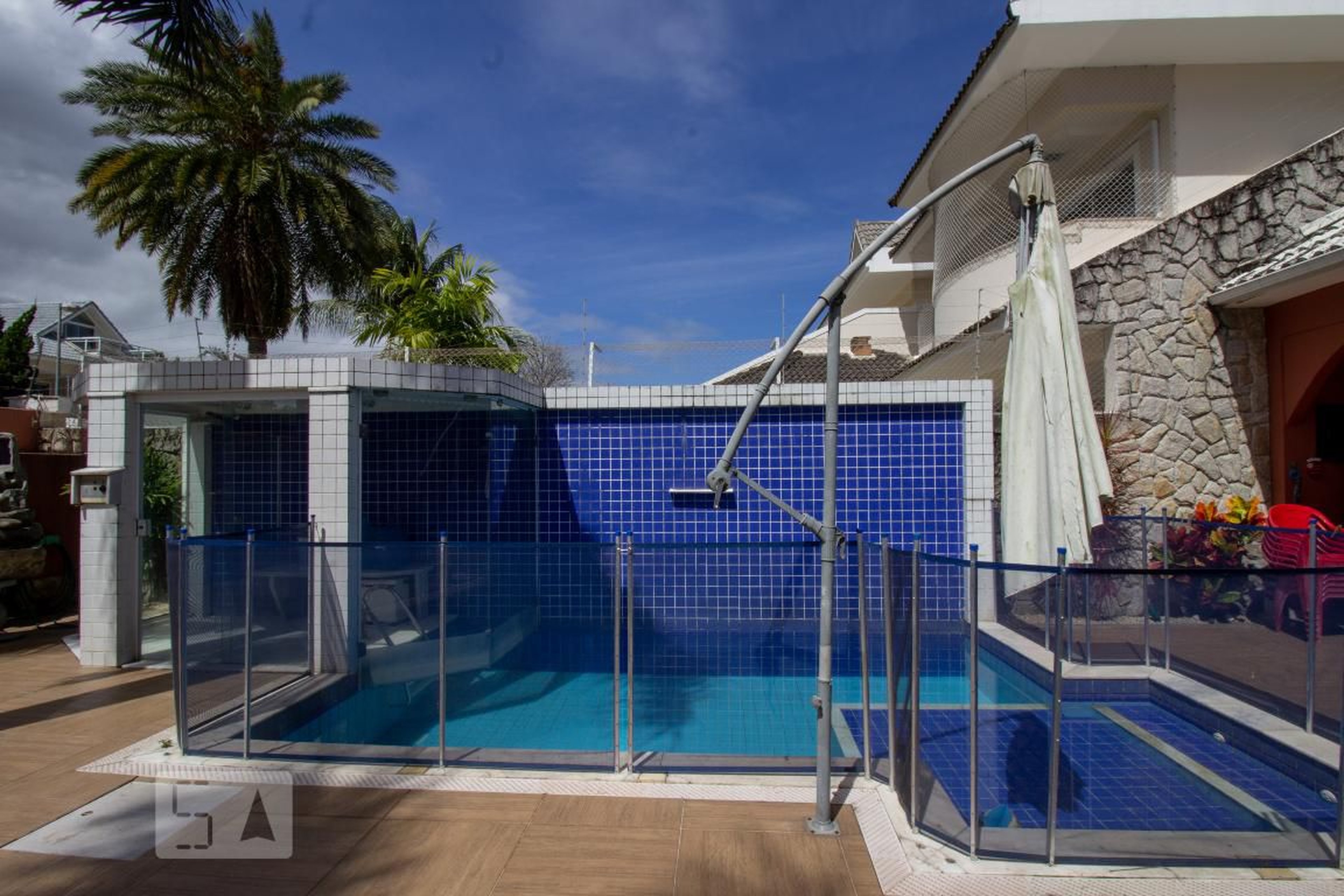 Piscina Condomínio em Rua Dr Cesar Cartel Villela, 130