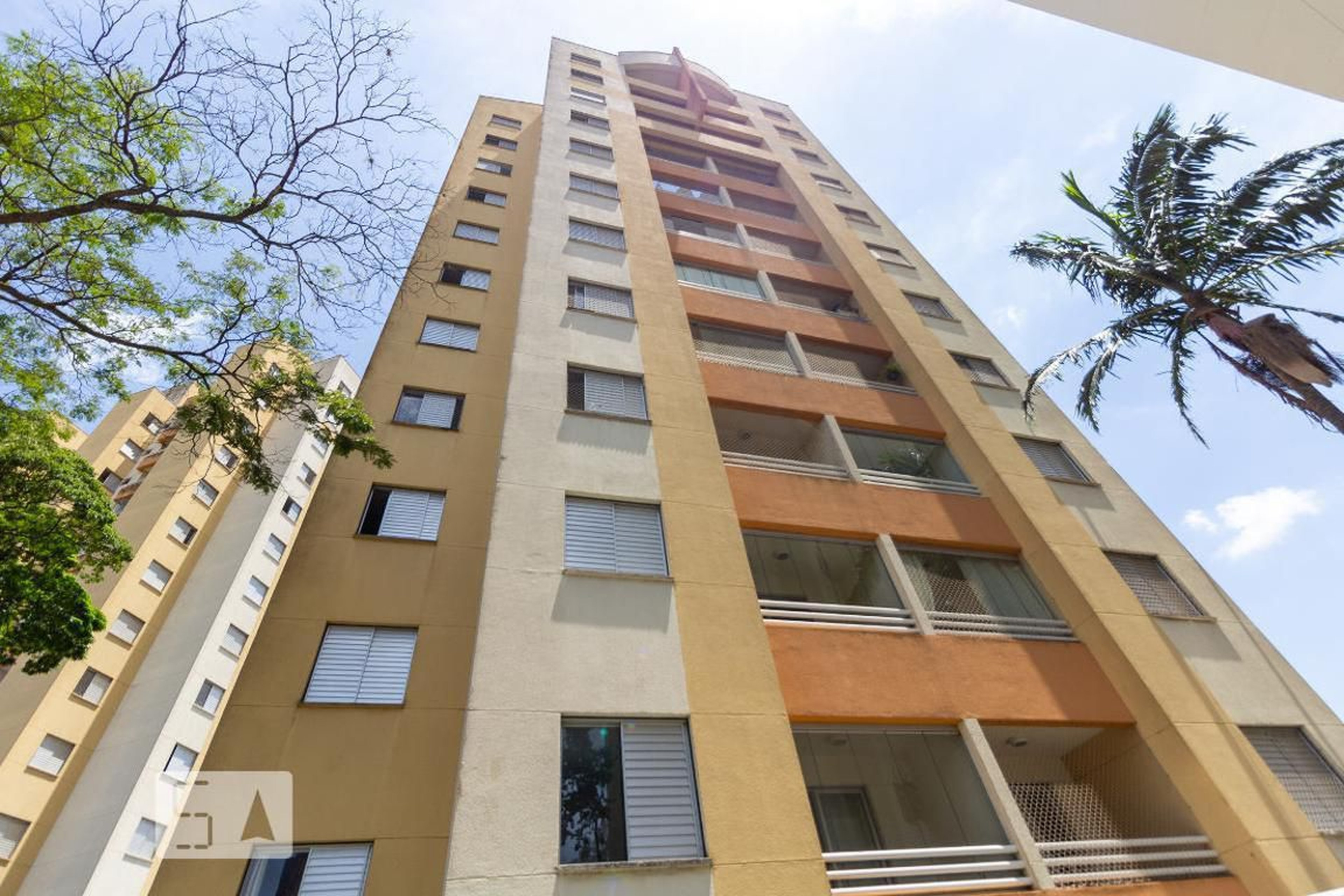 Fachada Condomínio em Rua Monte Caseros, 21