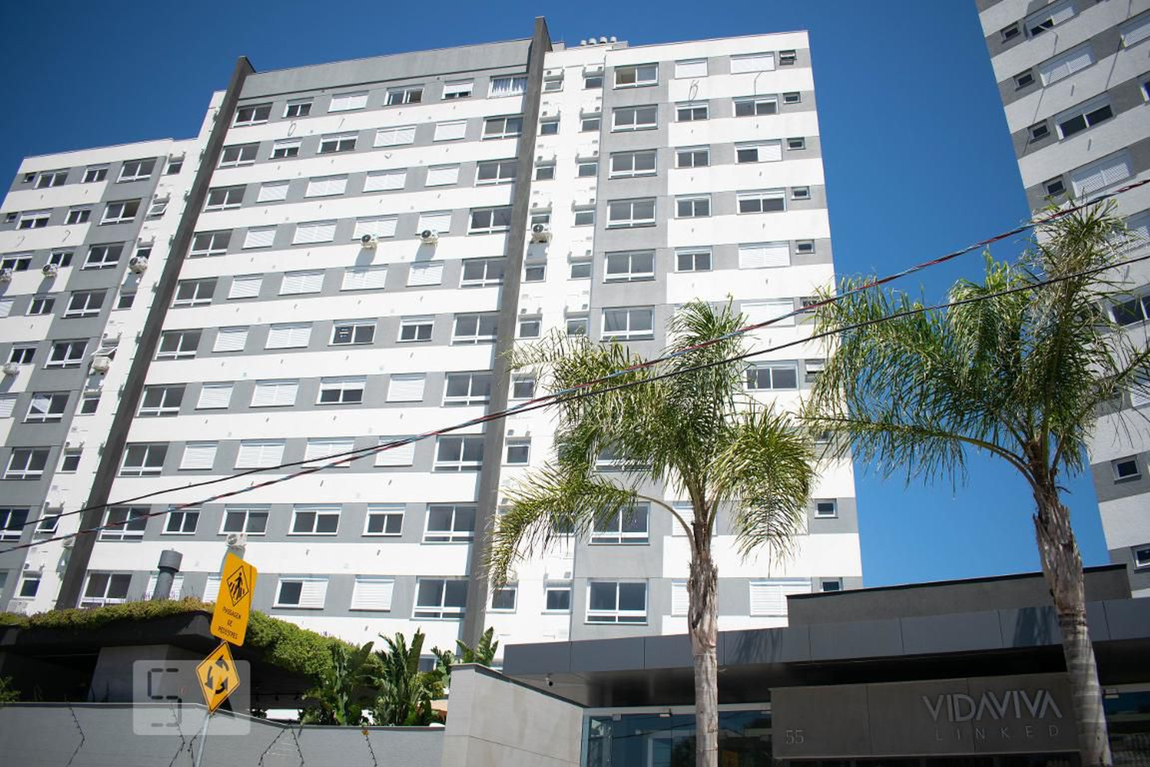 Fachada Condomínio em Rua Luíza Rocco, 1