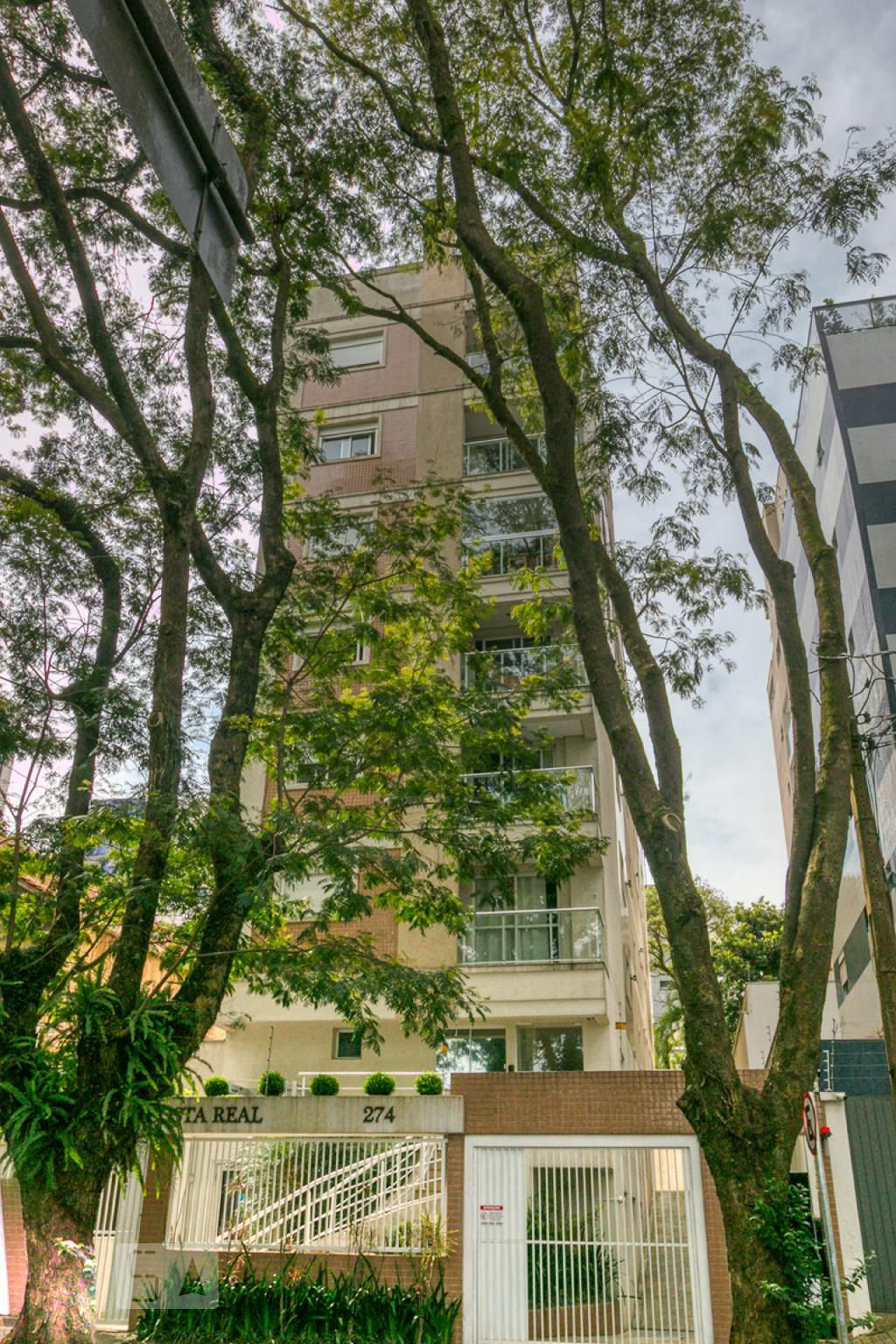 Fachada do Condomínio Edifício Costa Real