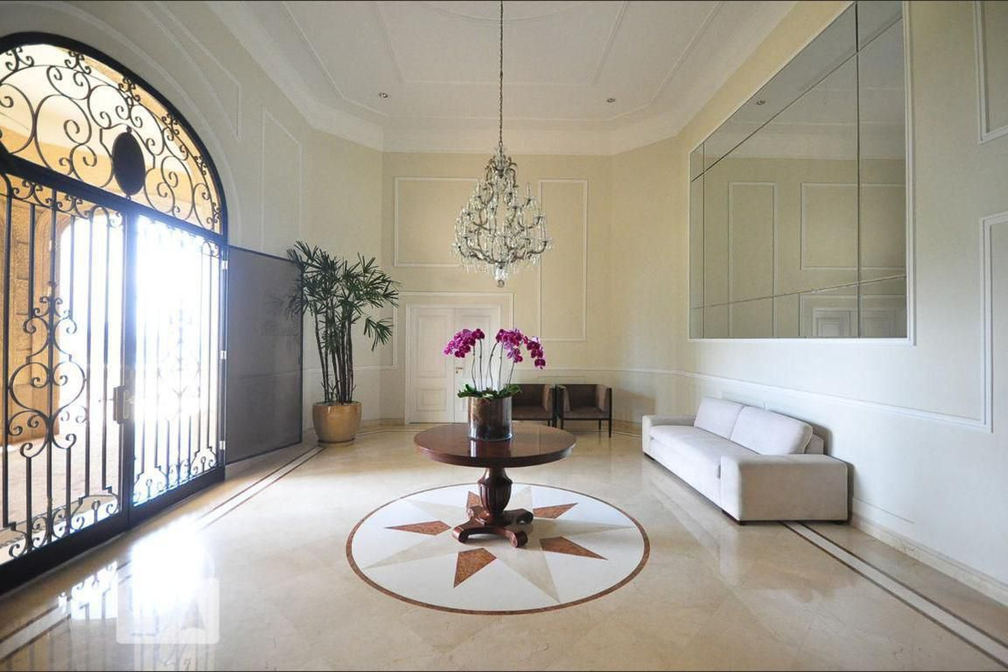 Hall social - Caroline Mahal