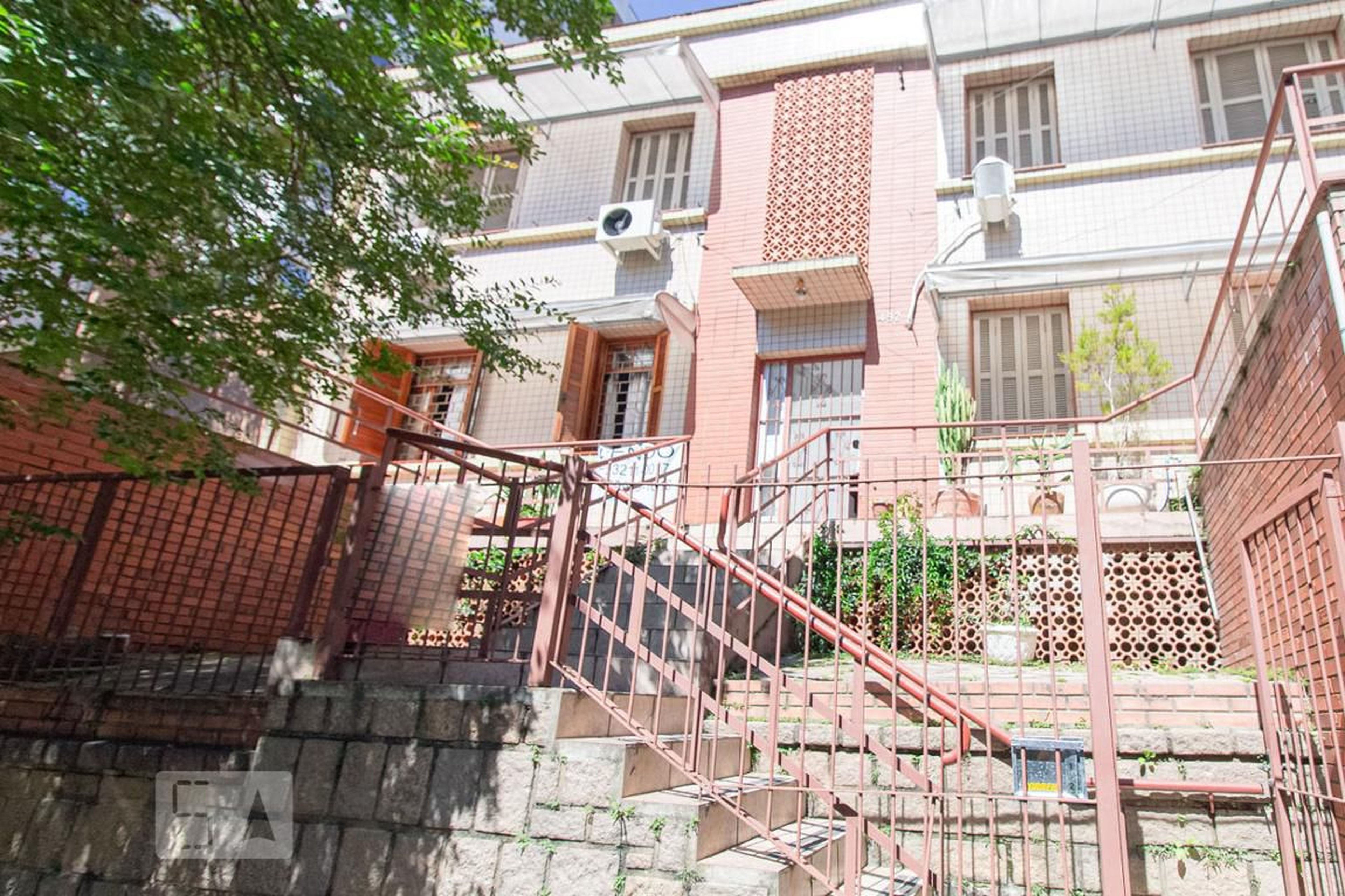 Fachada Condomínio em Rua Coronel Corte Real, 492