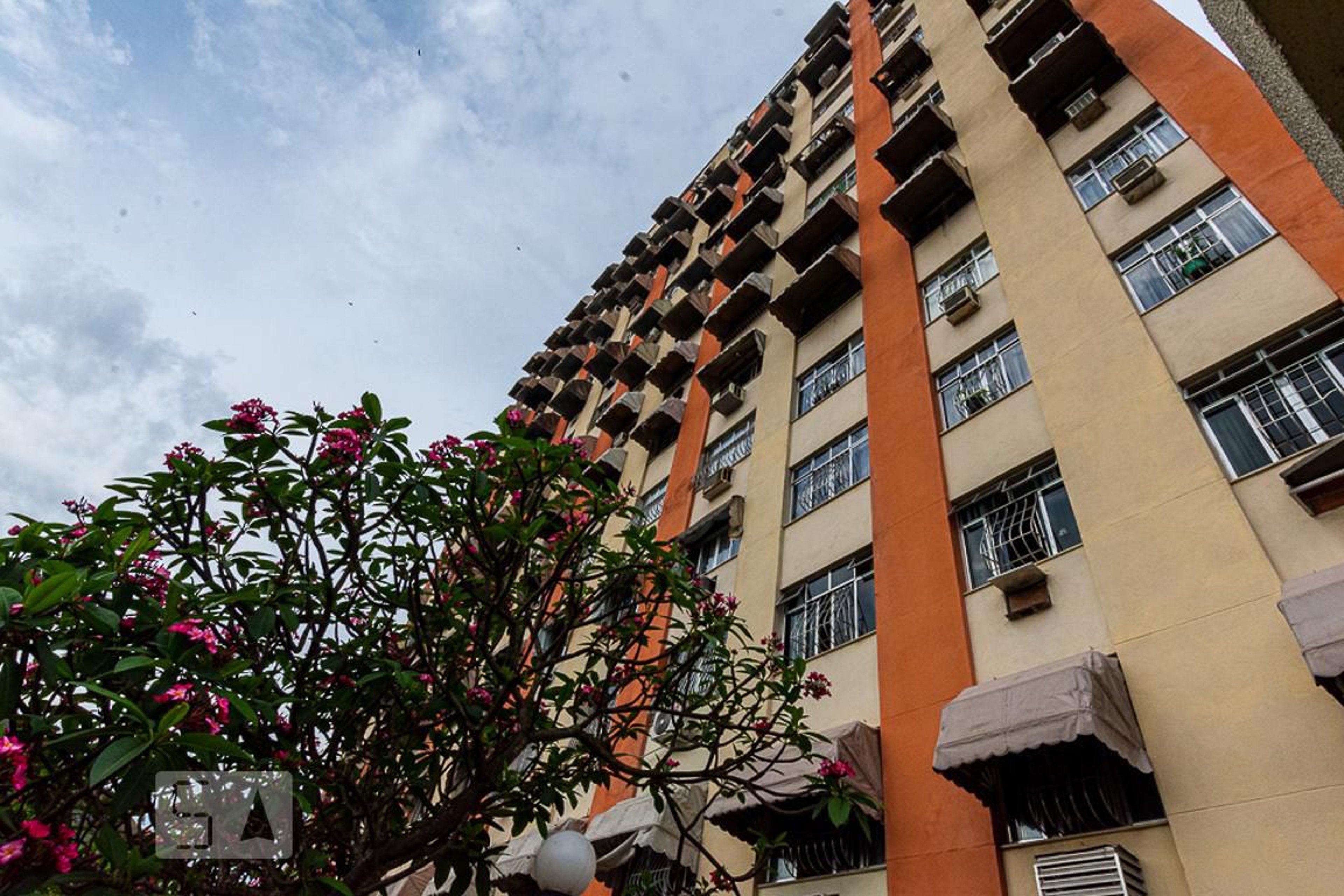 Fachada do Condomínio Condomínio Lord Byron