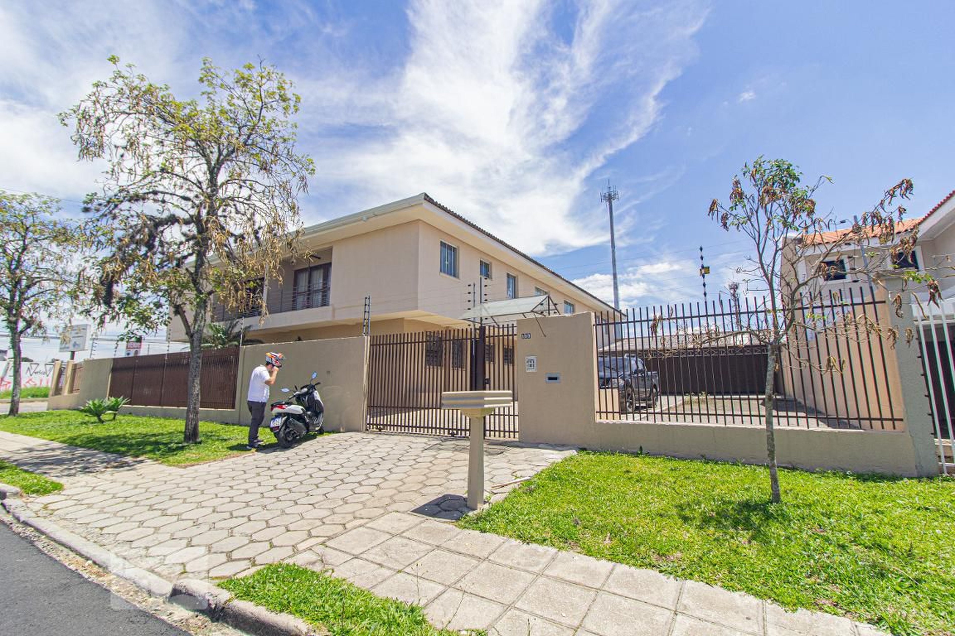 Fachada do Condomínio Condomínio em Rua Professor Rubens Elke Braga, 800