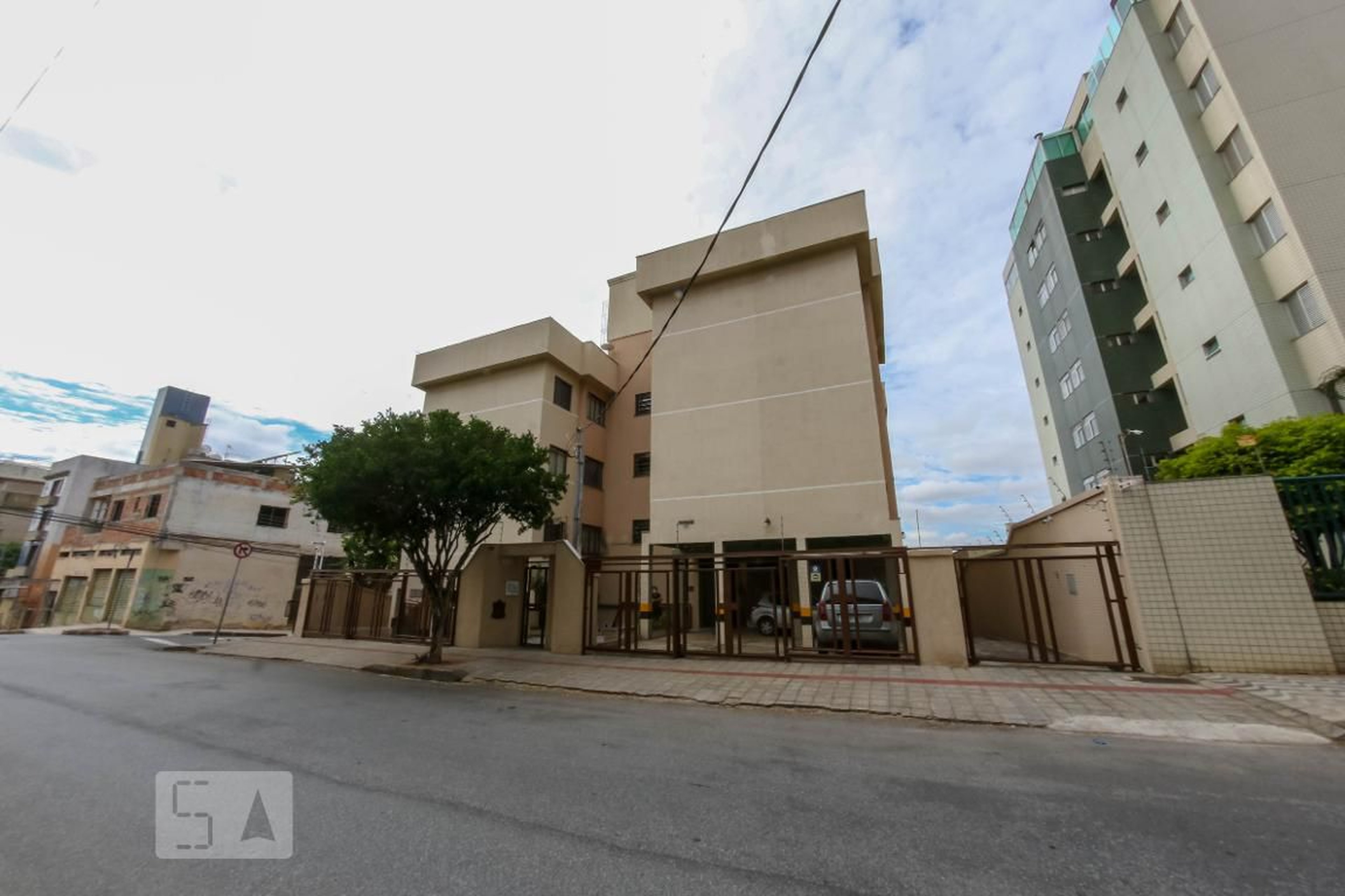 Fachada Condomínio em Rua Coronel José Benjamim, 491