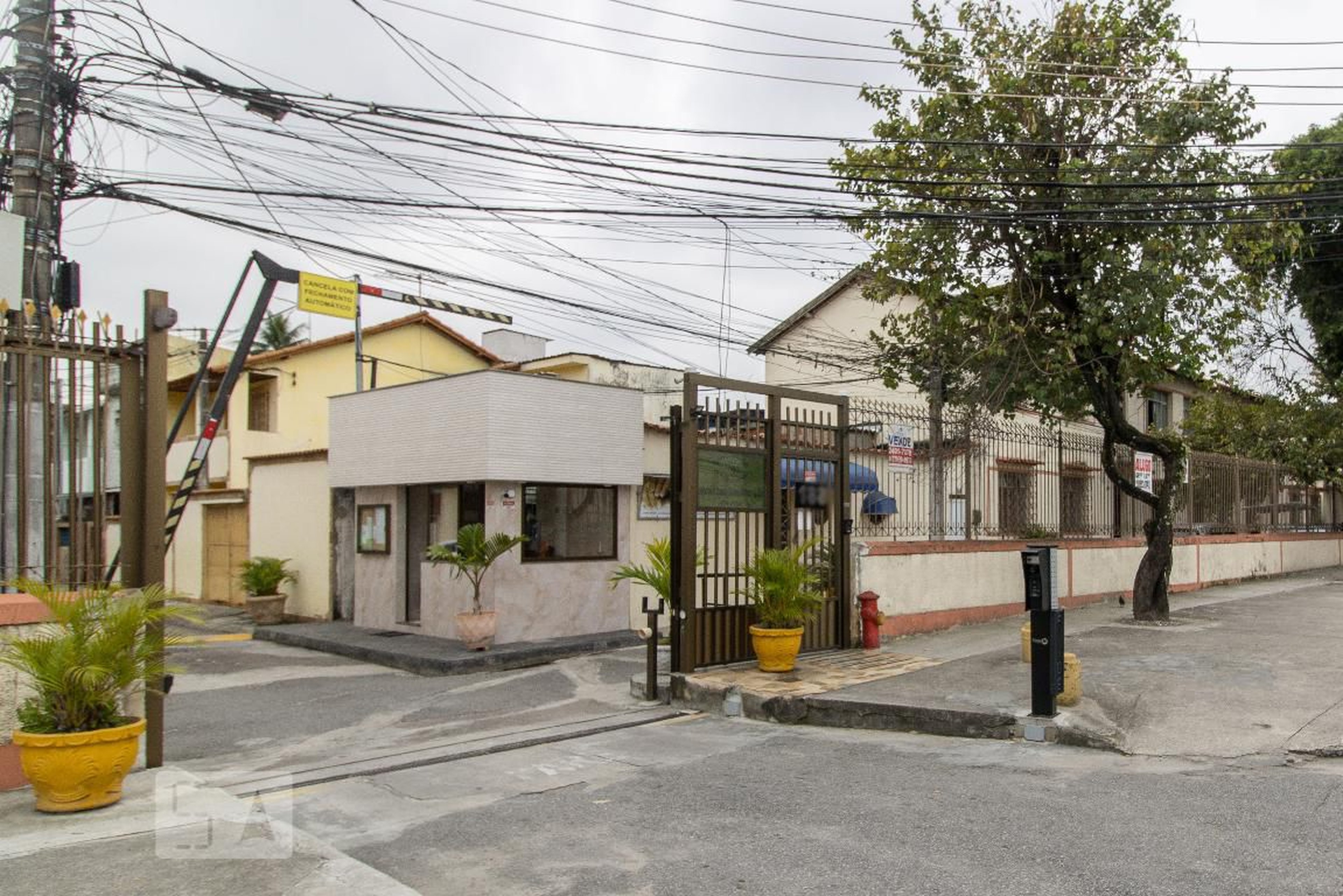 Fachada do Condomínio Condomínio Valdemar