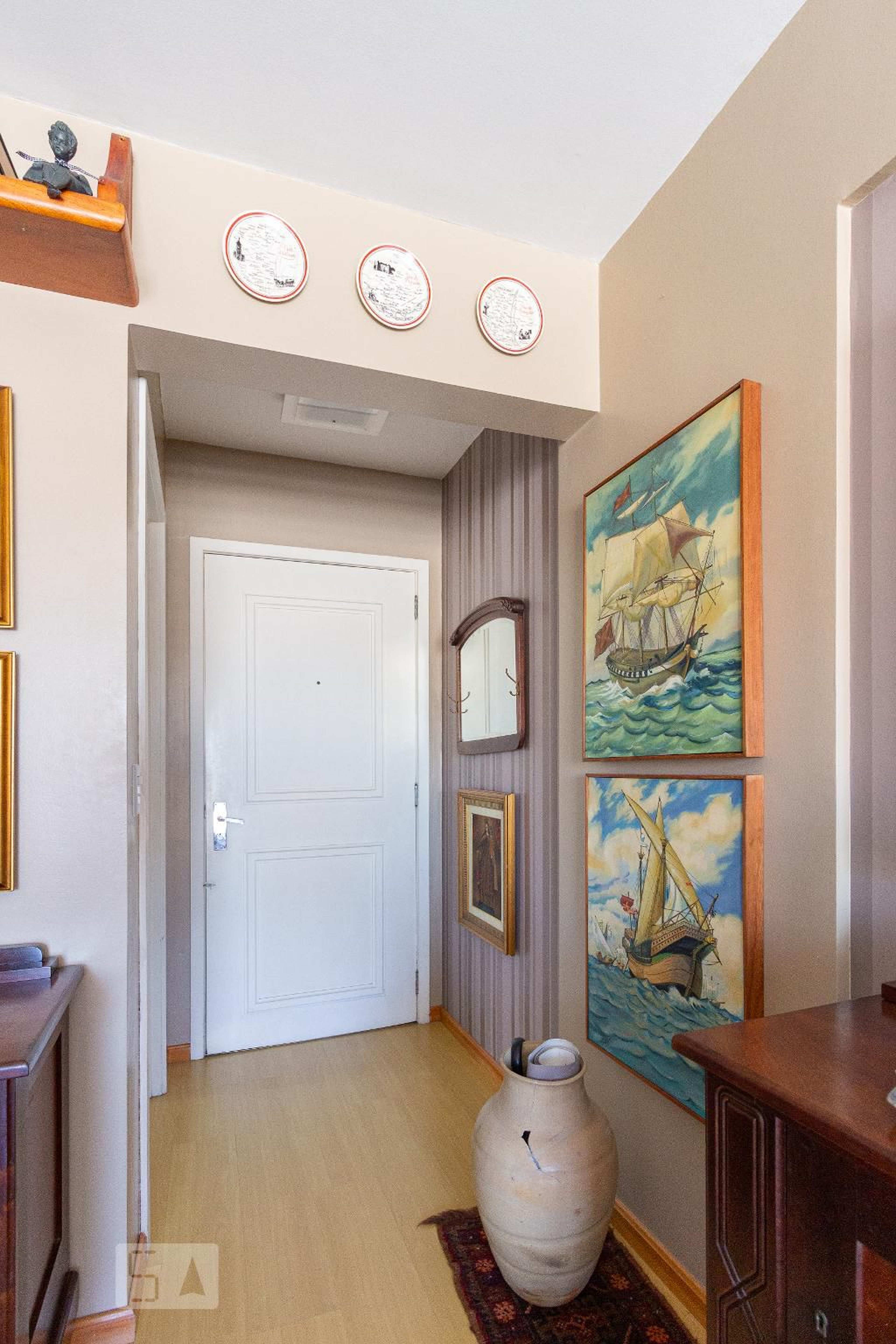 Hall - Tour de Louvre