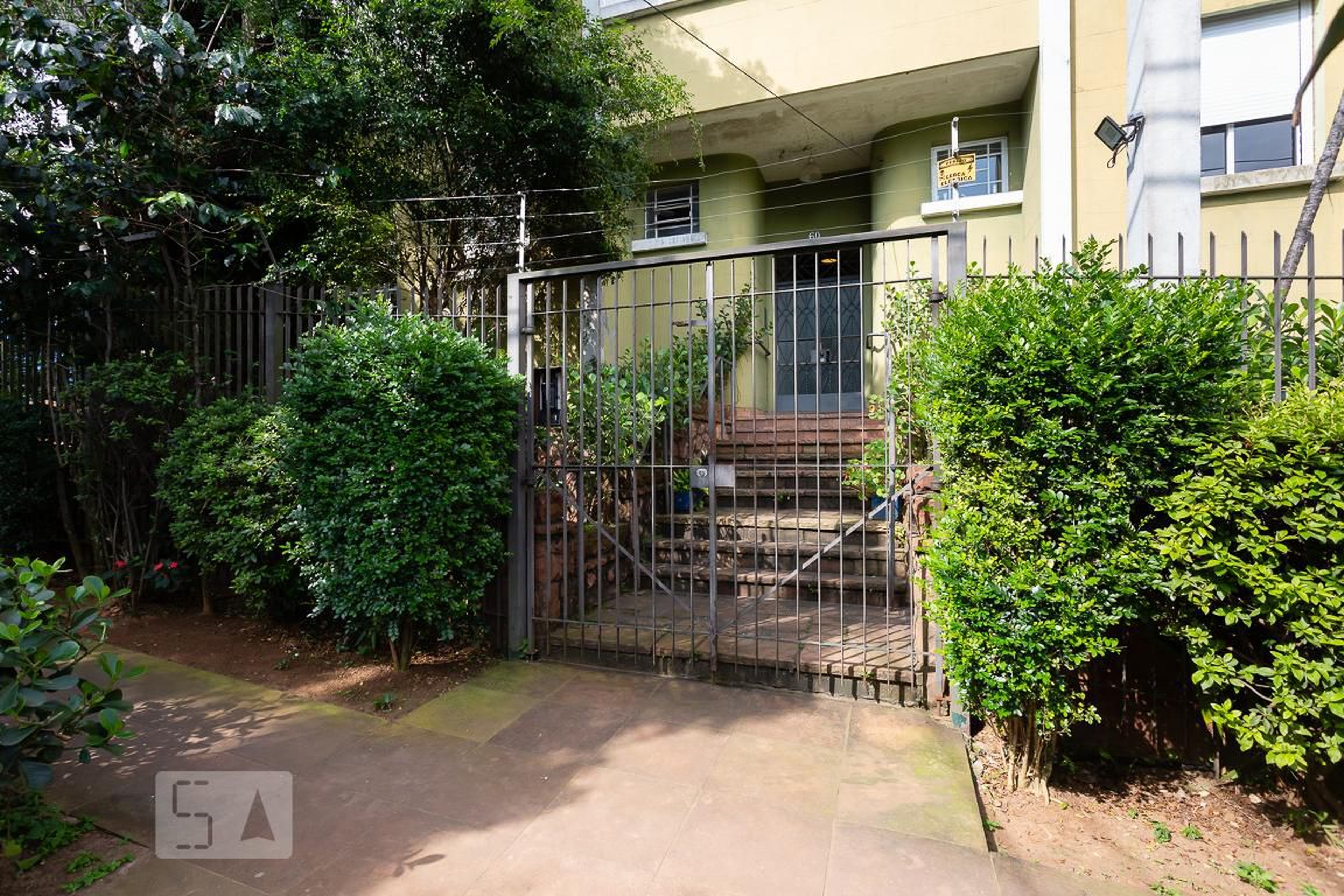 Fachada Condomínio em Rua Oliveira Dias, 60