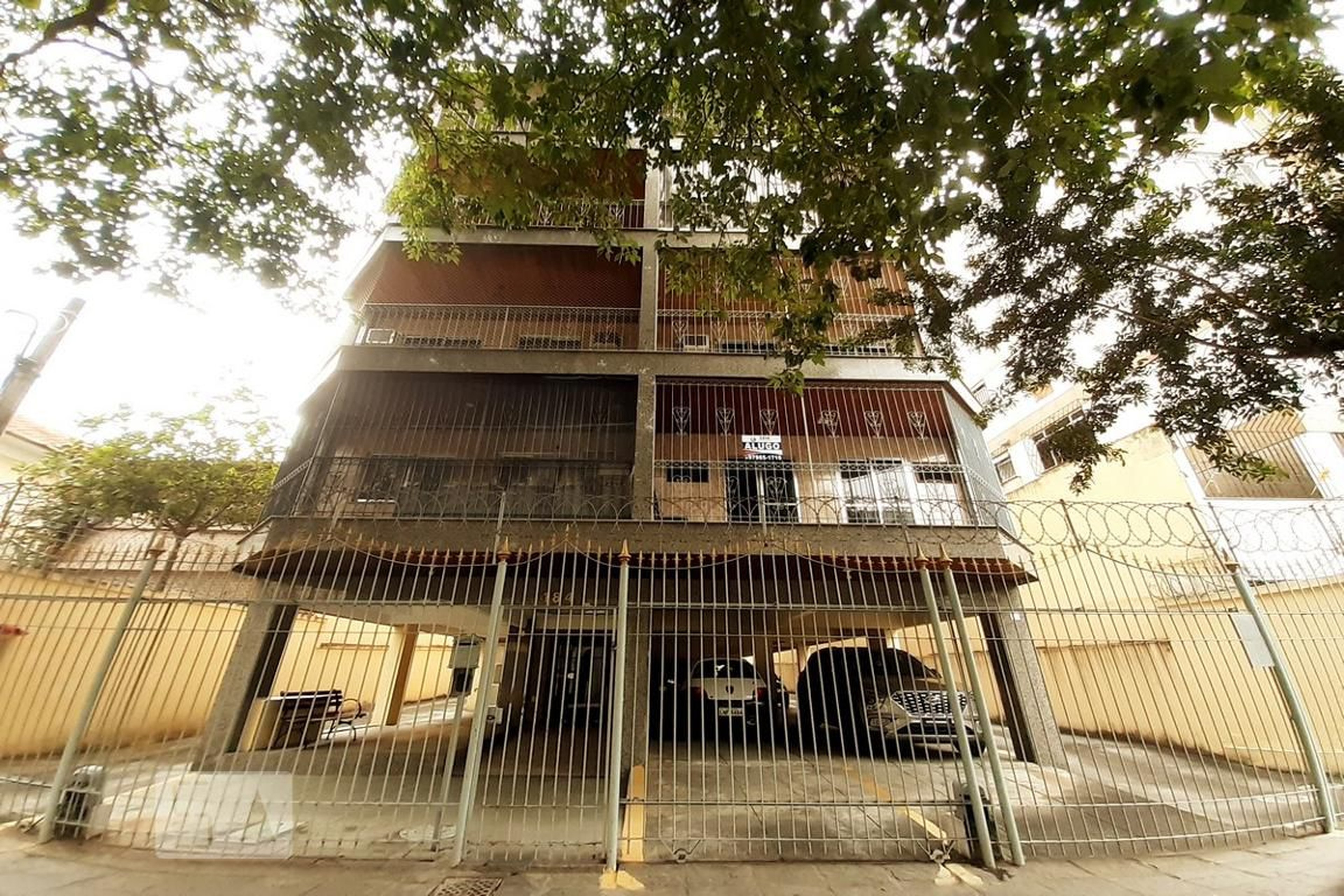 Fachada Condomínio em Rua Joaquina Rosa, 184