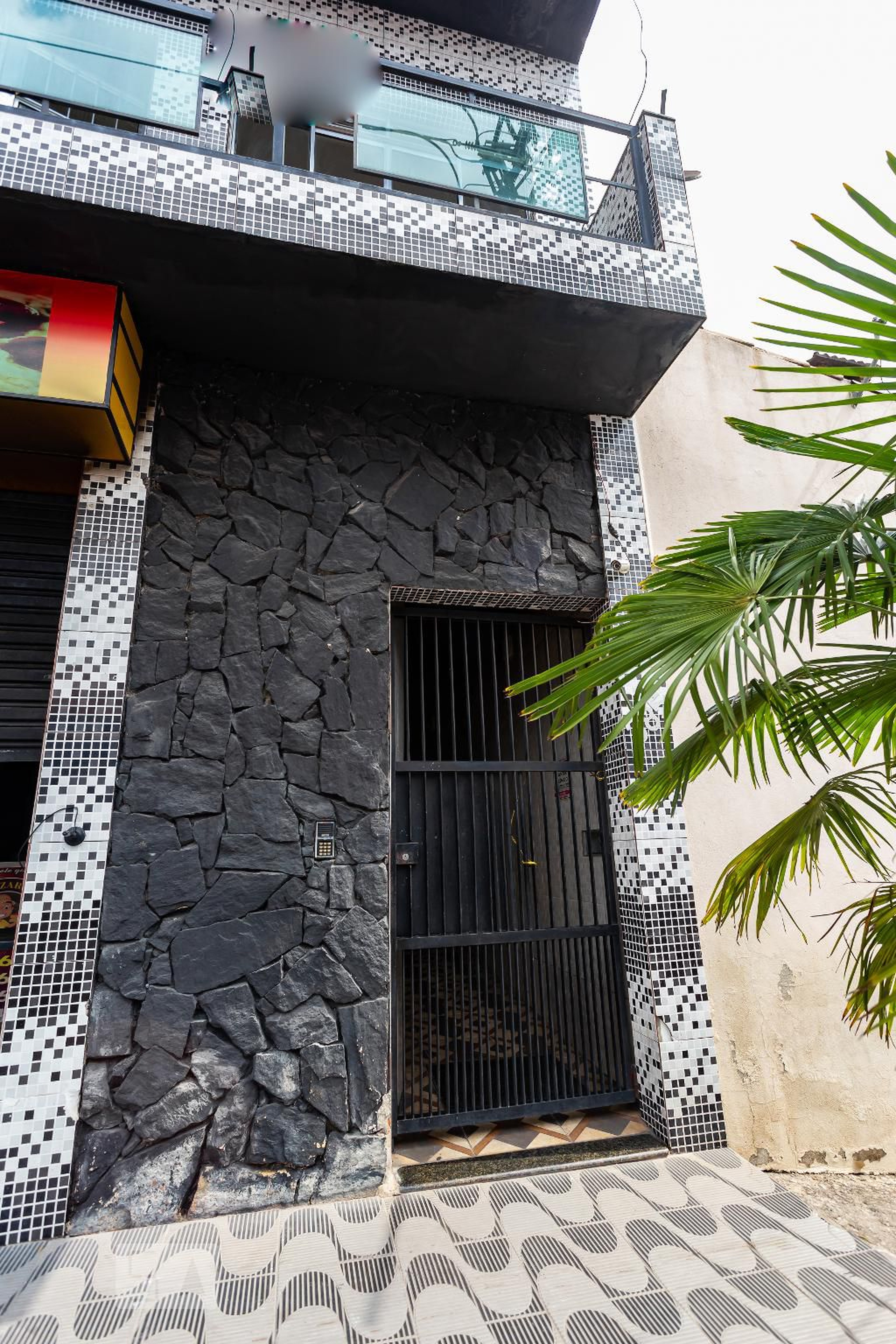 Fachada Condomínio em Rua Madre Joana Zonca, 285