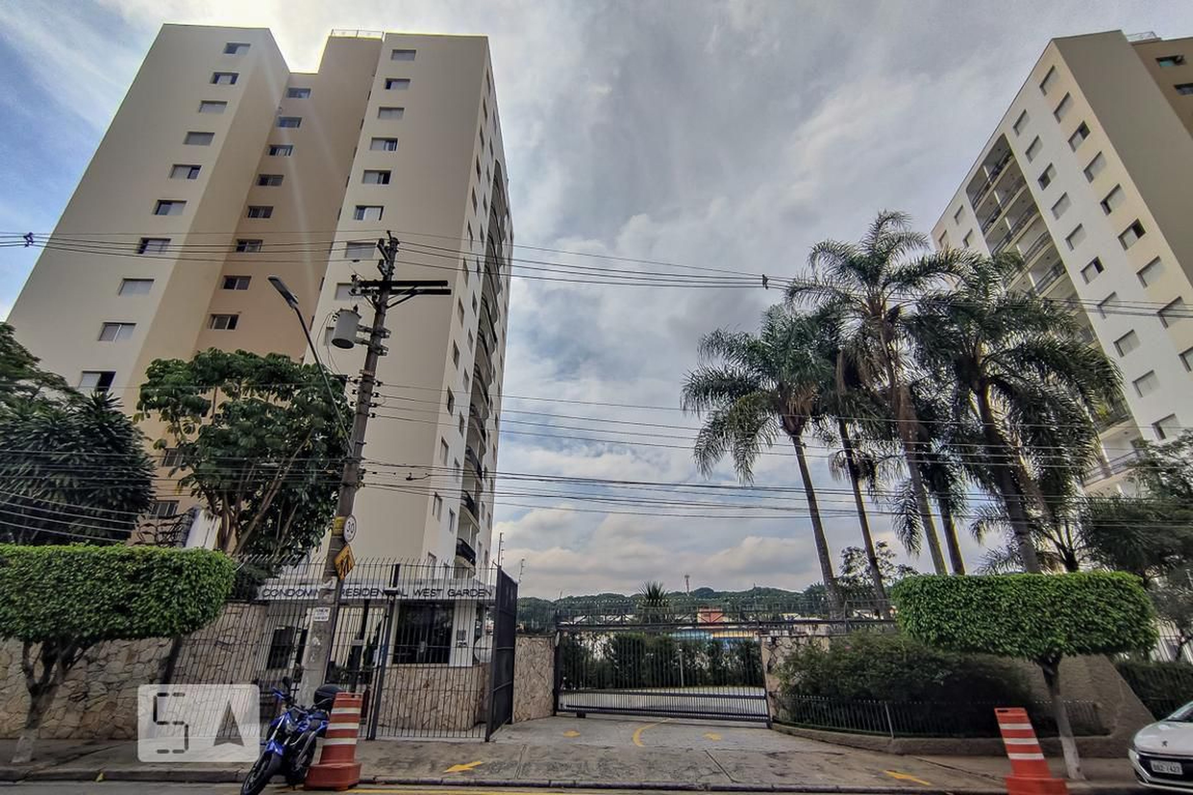 Fachada do Condomínio Condomínio West Garden