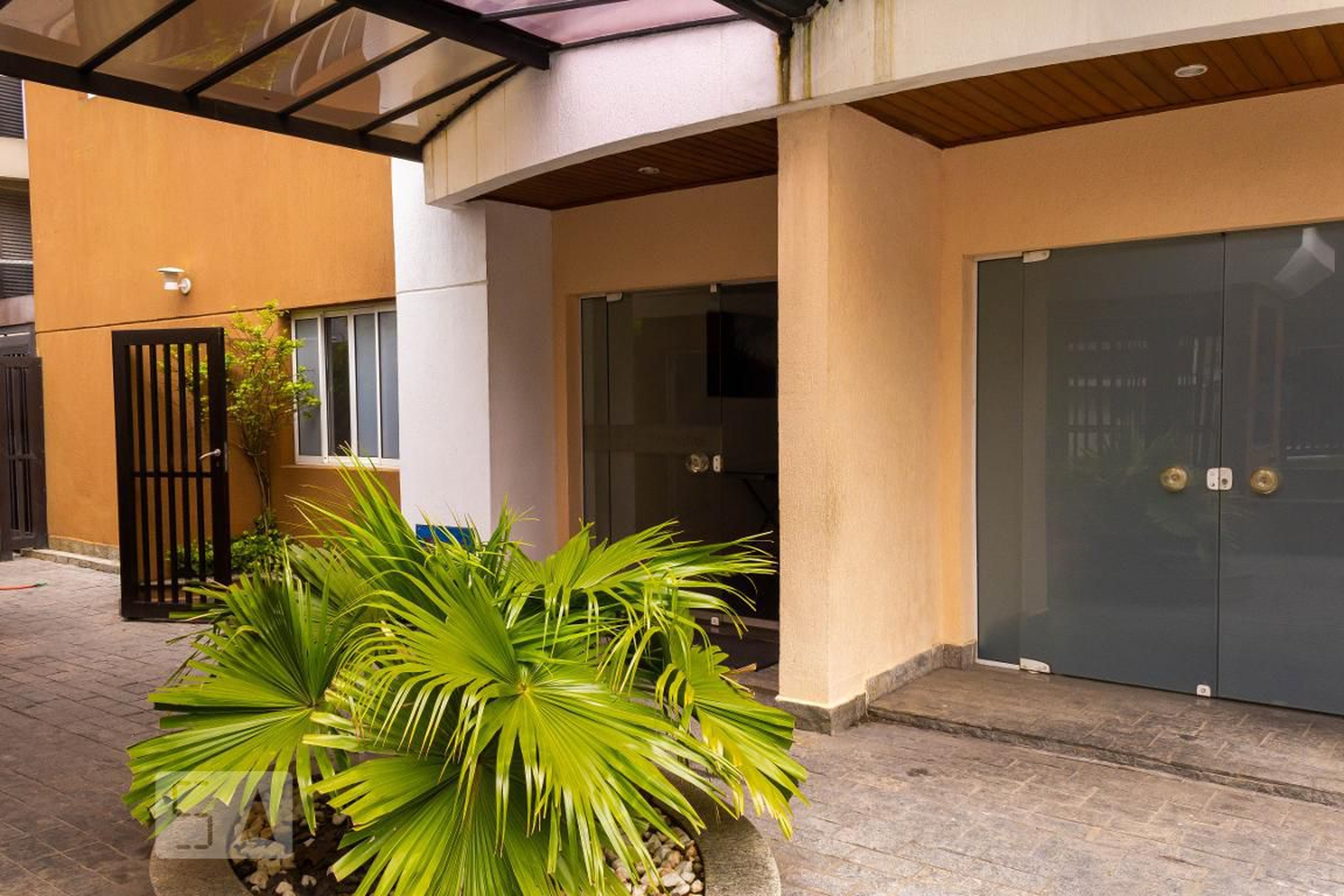 Entrada do prédio - Edifício Bruxelas