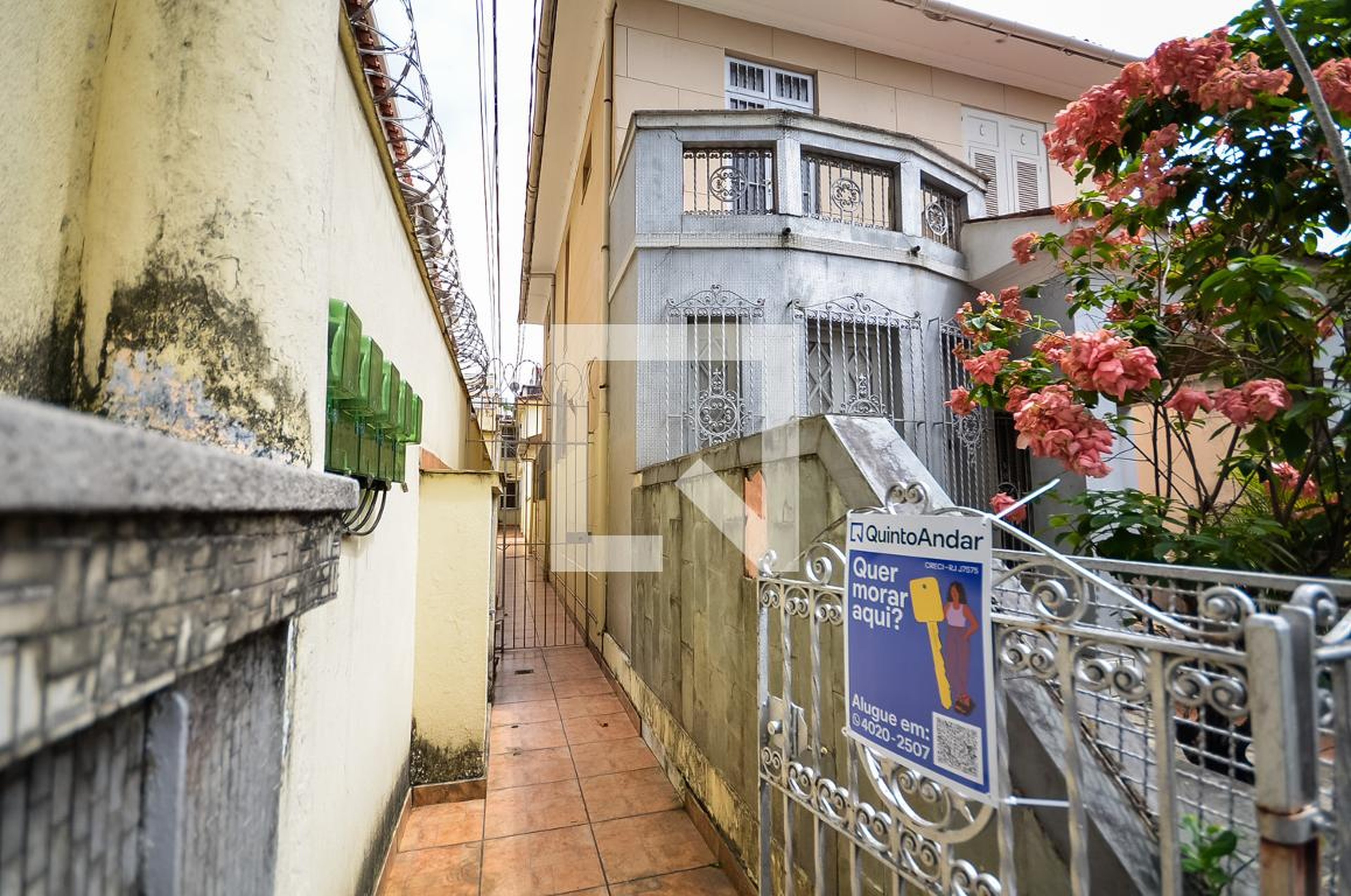 Fachada Condomínio em Rua Professor Valadares, 112