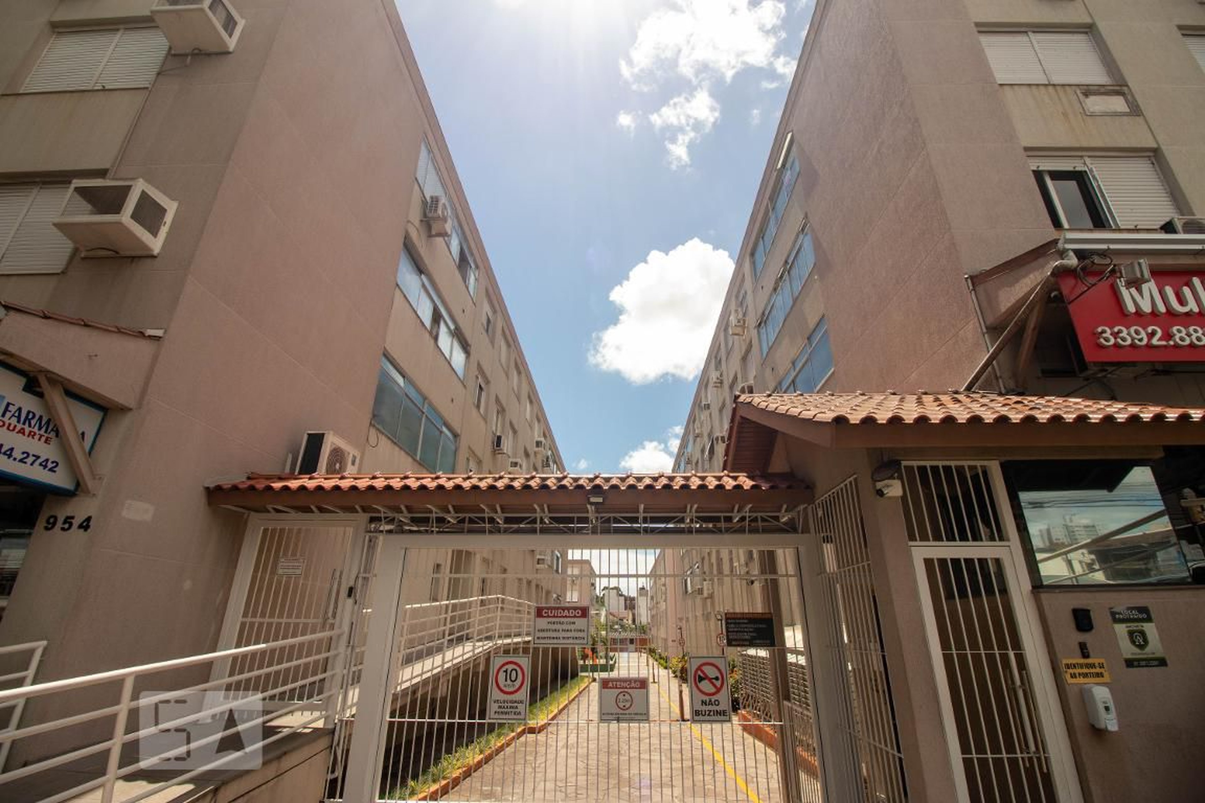 Fachada Condomínio em Avenida do Forte, 942