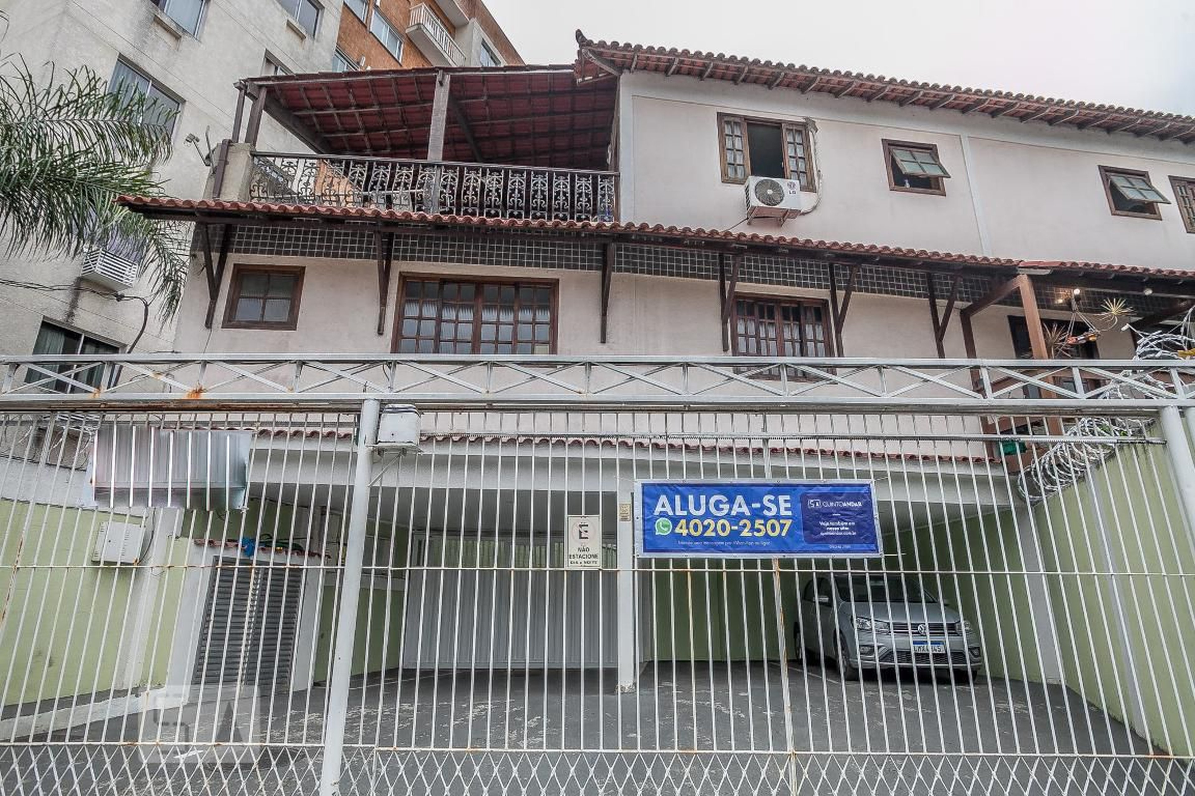 Fachada Condomínio em Rua André Rocha, 117