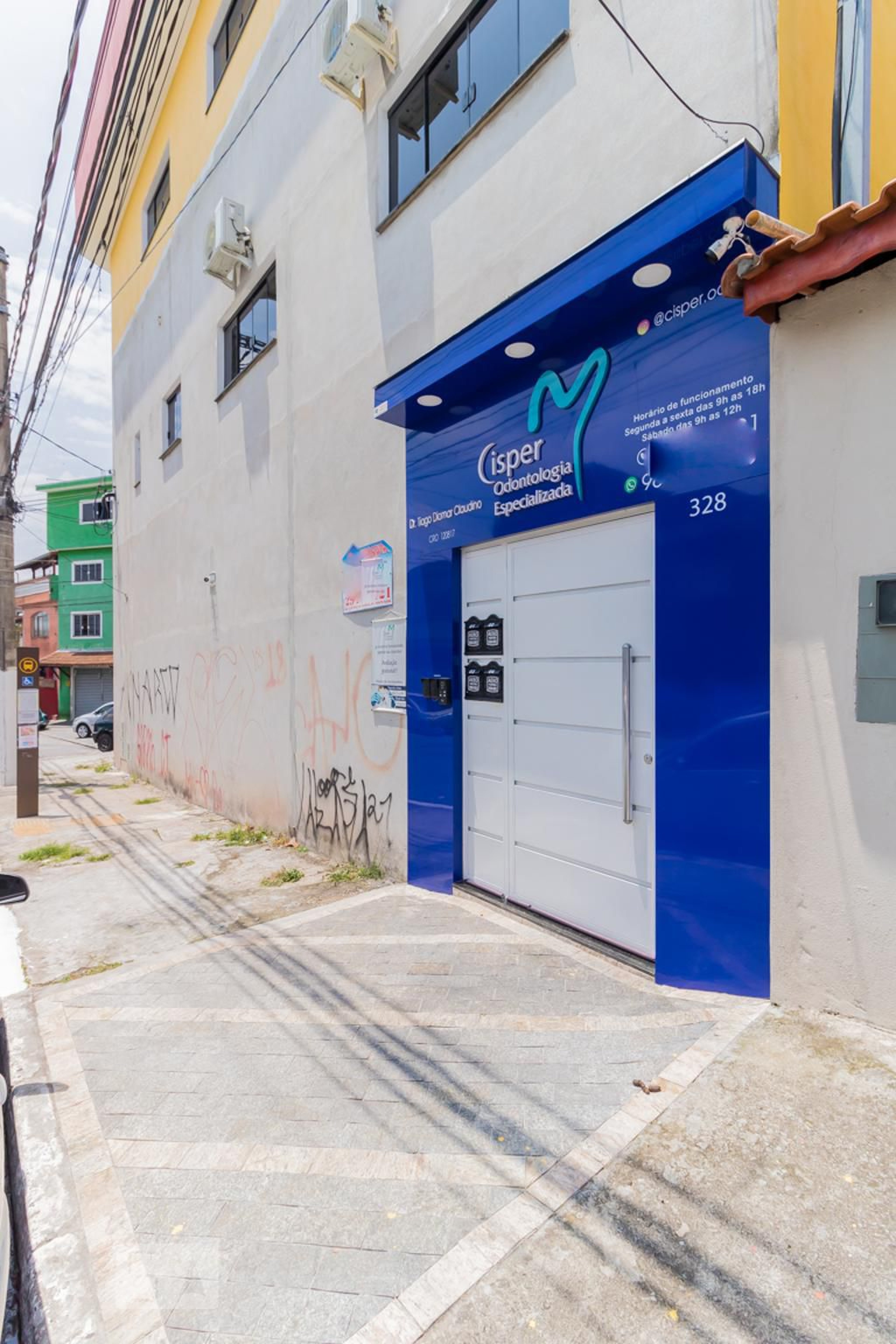 Fachada Condomínio em Rua Anísio de Abreu, 328