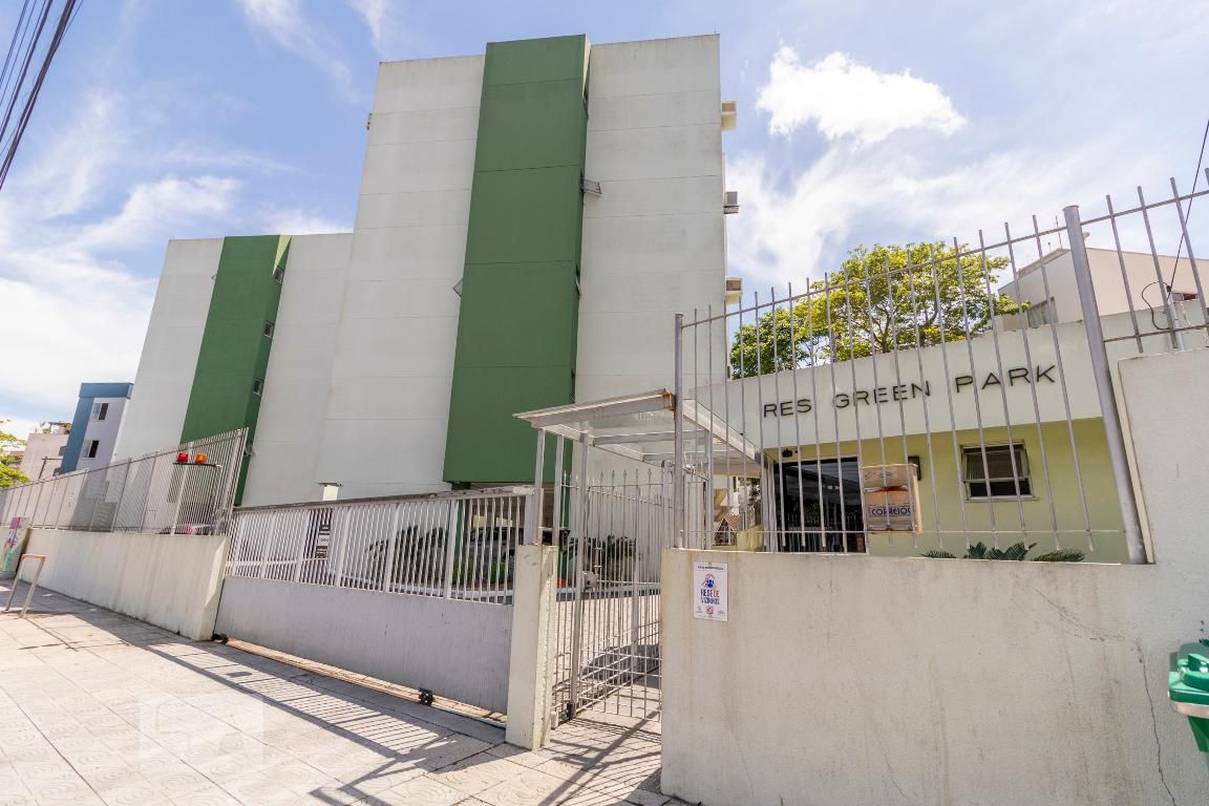 Fachada do Condomínio Condomínio Green Park