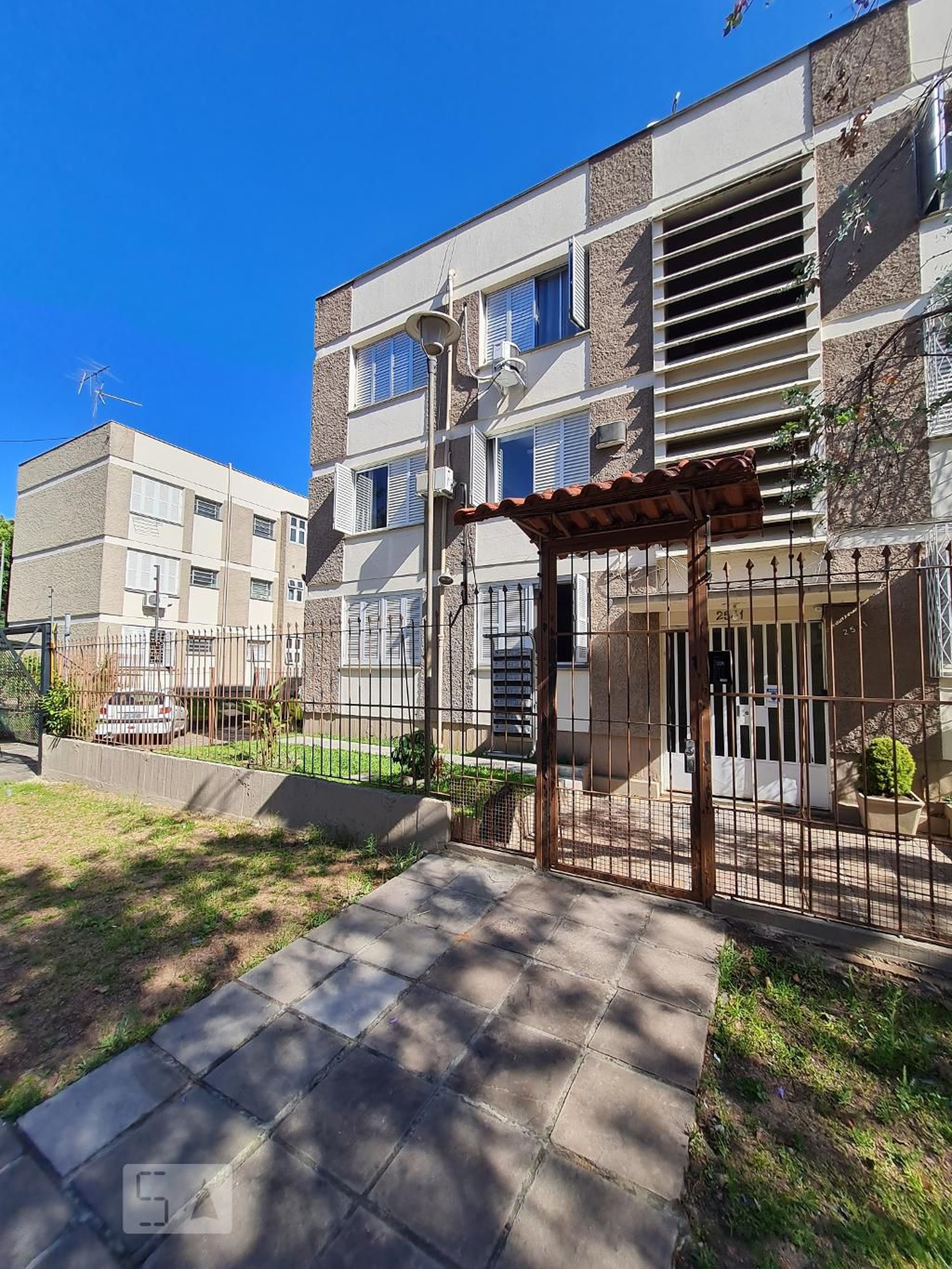 FACHADA Condomínio em Rua Anita Garibaldi, 2545