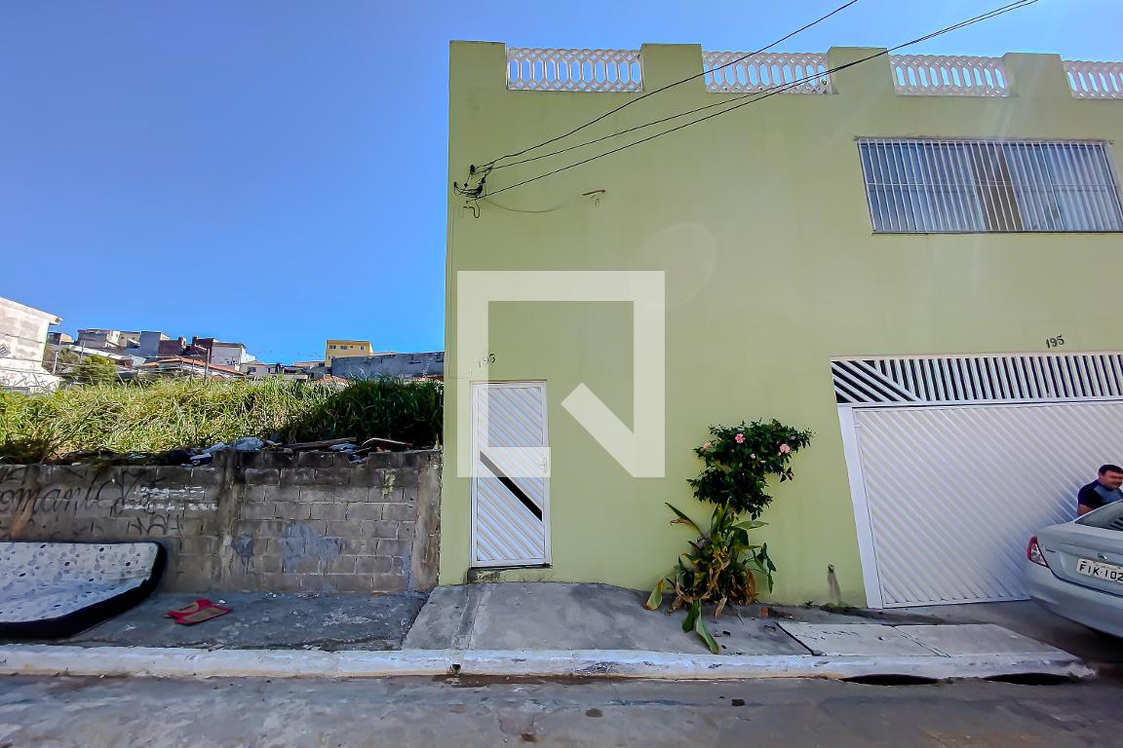 Fachada Condomínio em Rua Manuel Veiga, 193