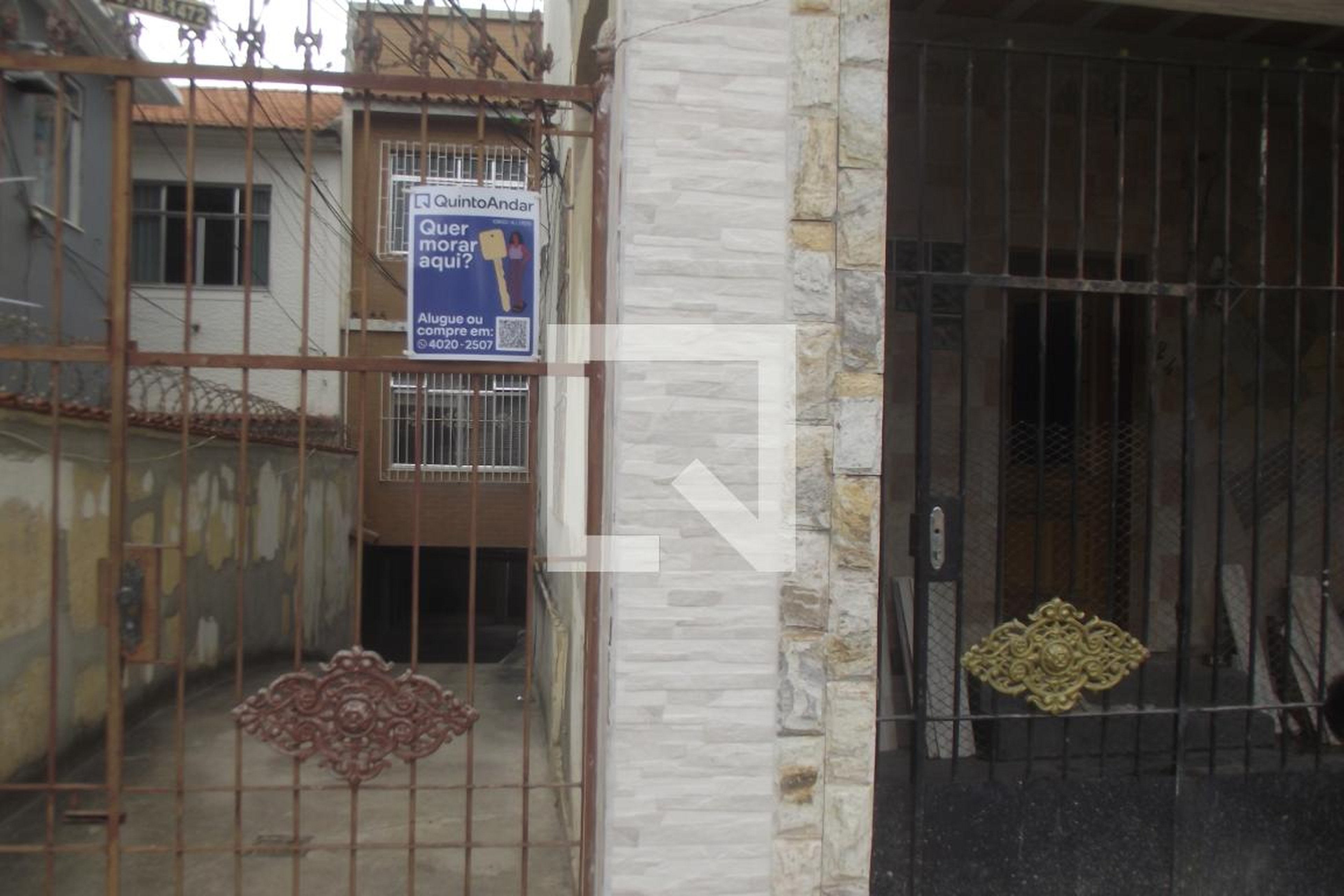 Fachada Condomínio em Rua Enéas Campelo, 224