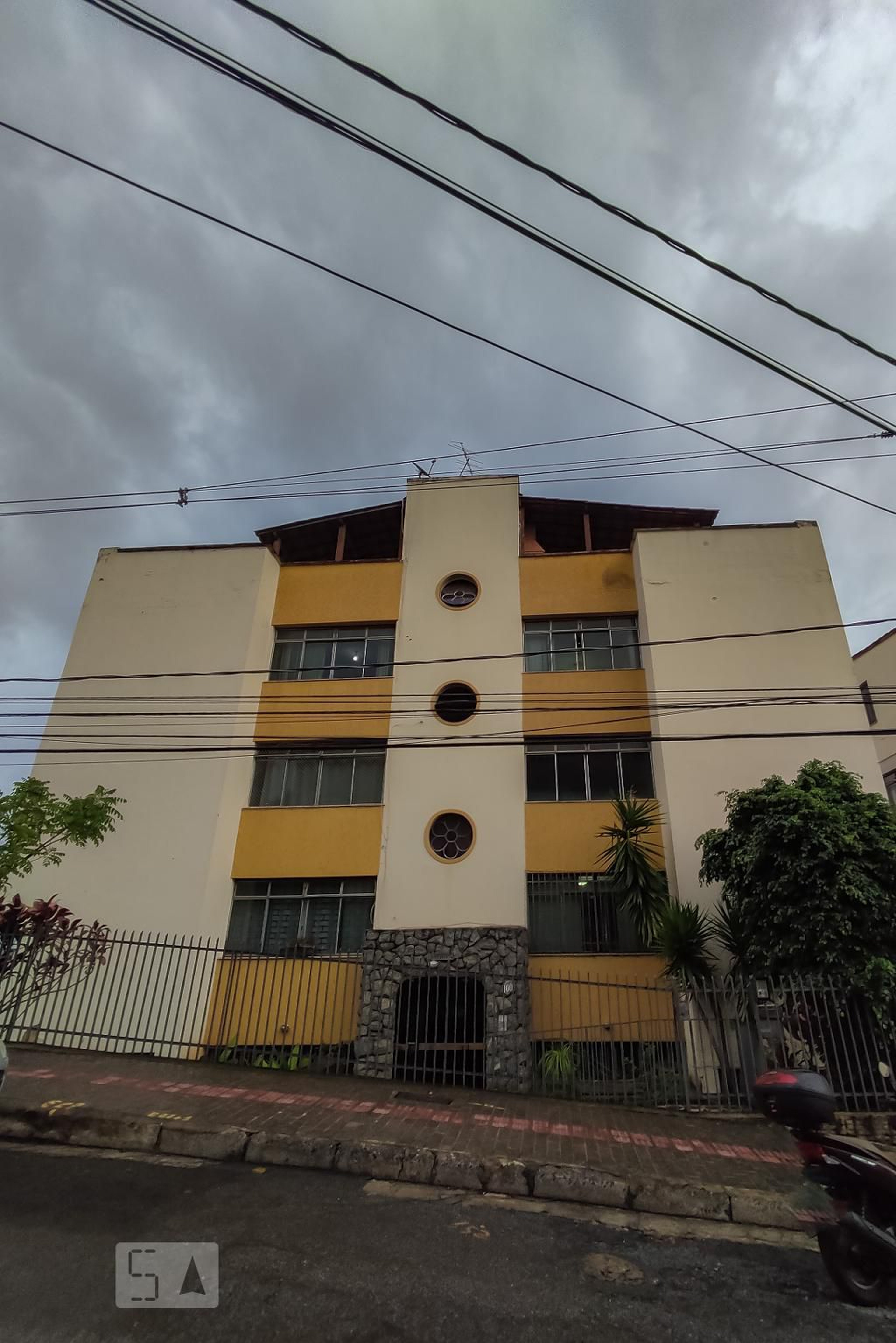 Fachada Condomínio em Rua Doutor Plínio de Morais, 100