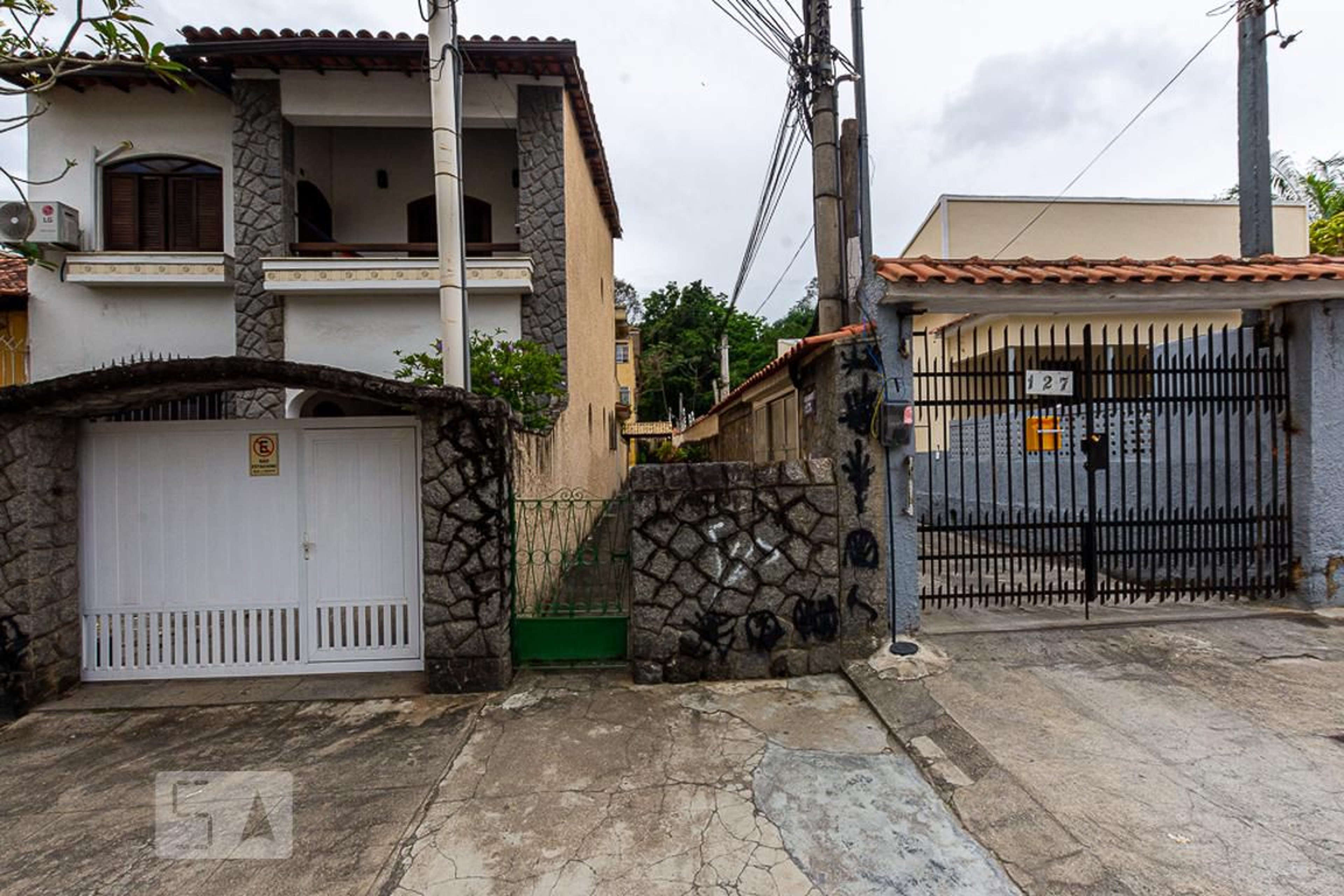 Fachada Condomínio em Rua Leite Ribeiro, 123