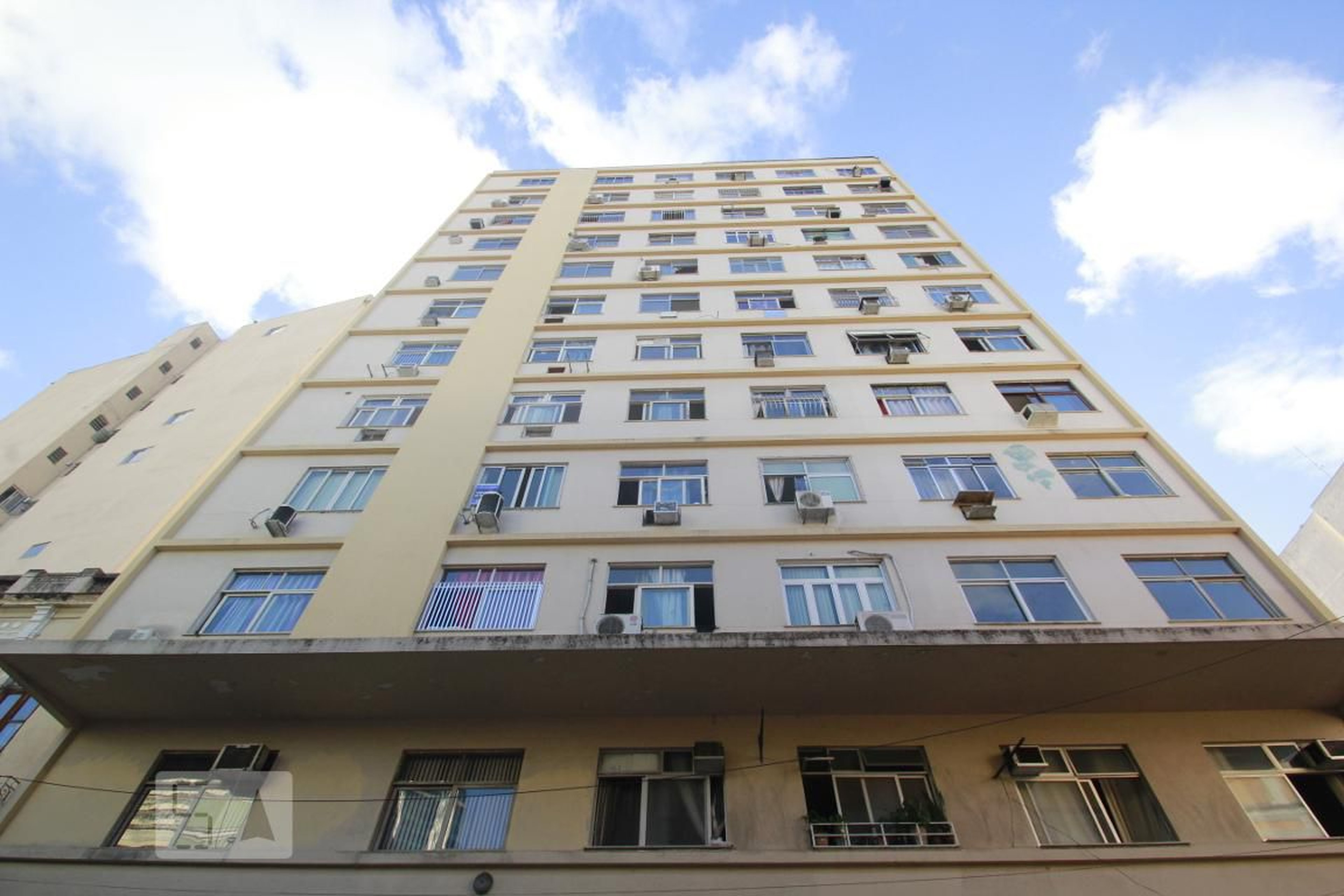 Fachada do Prédio Condomínio em Rua Vinte de Abril, 23