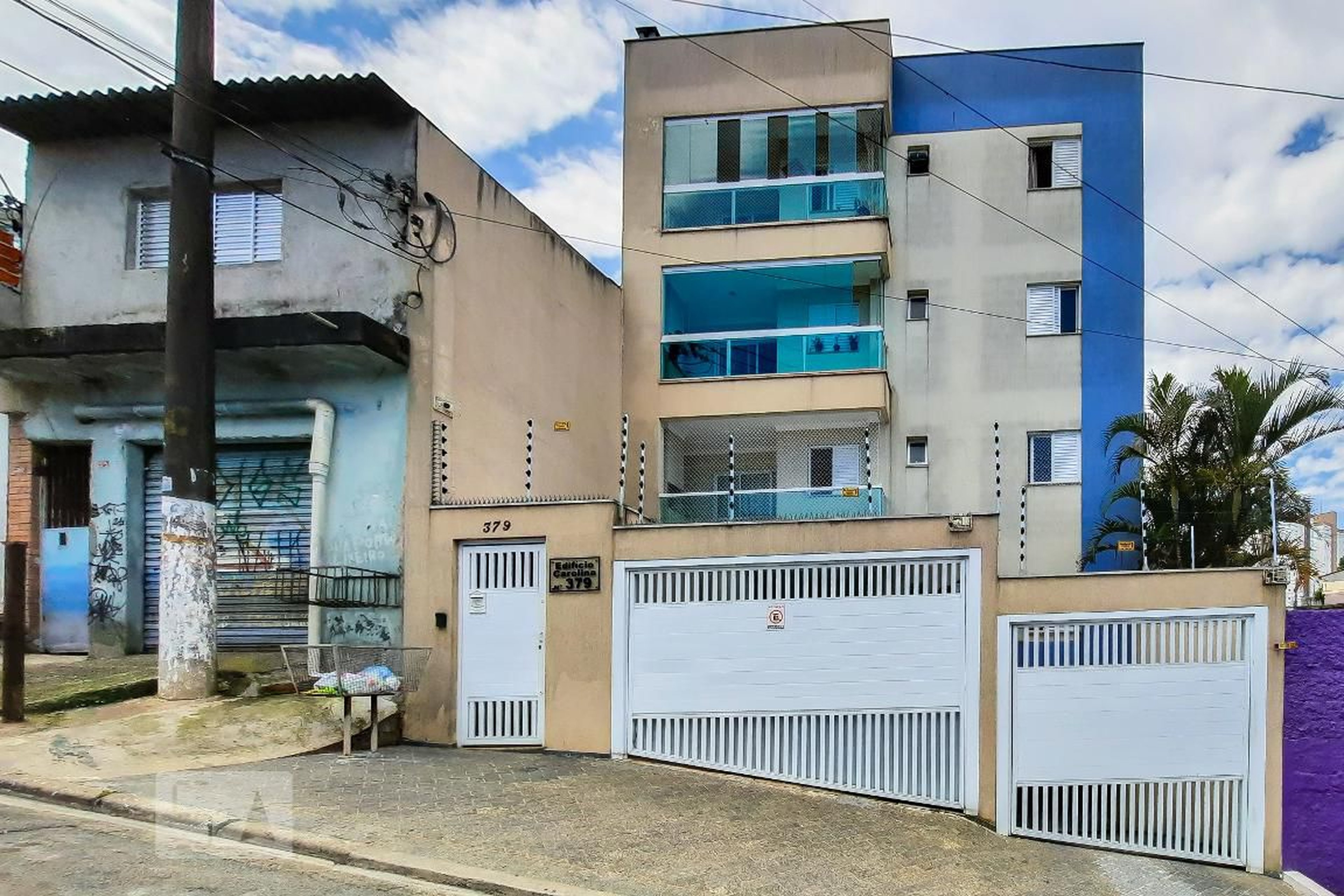 Fachada do Condomínio Condomínio Carolina