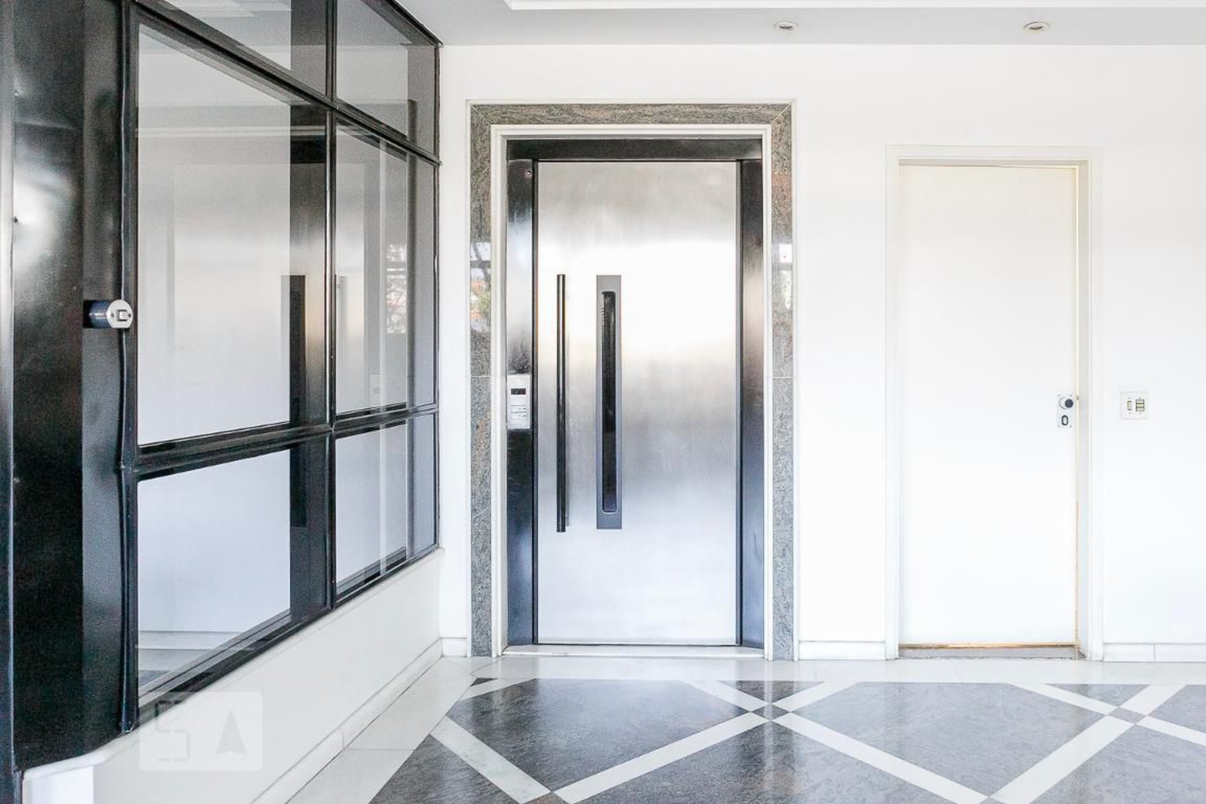 Elevador - Villa Miro