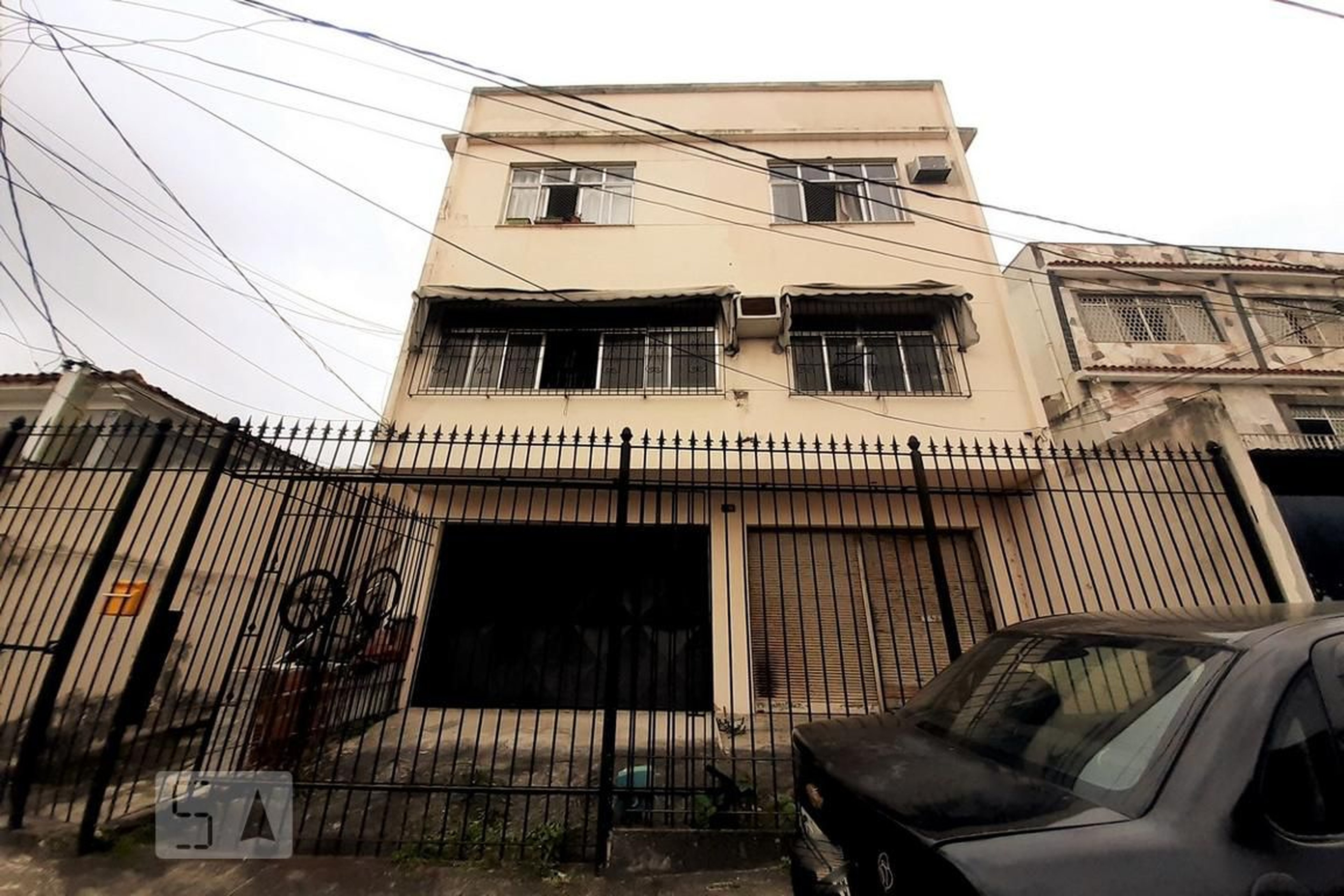 Fachada Condomínio em Rua Heitor Servan, 20