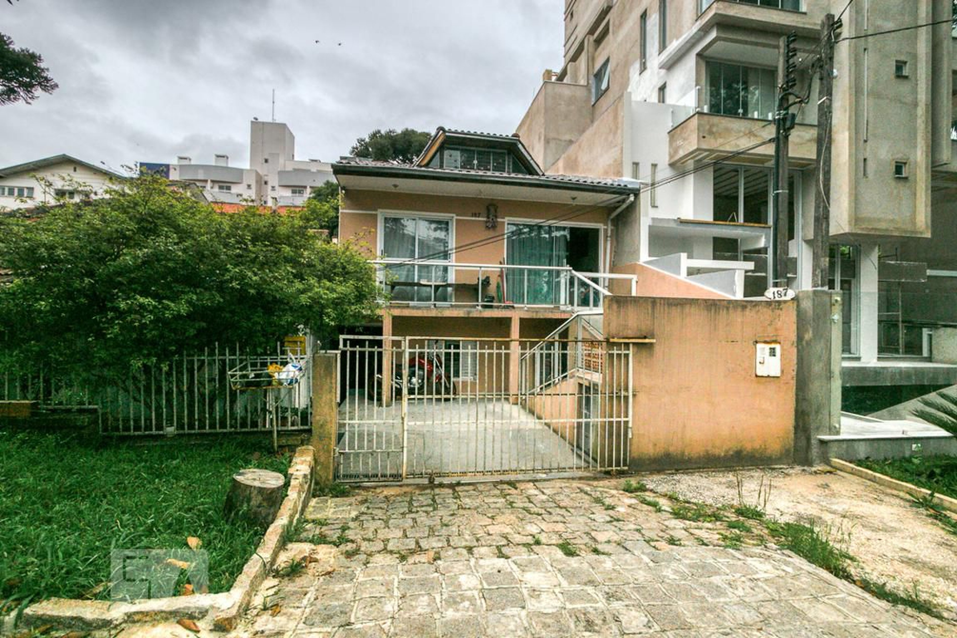 Fachada Condomínio em Rua Mamoré, 187