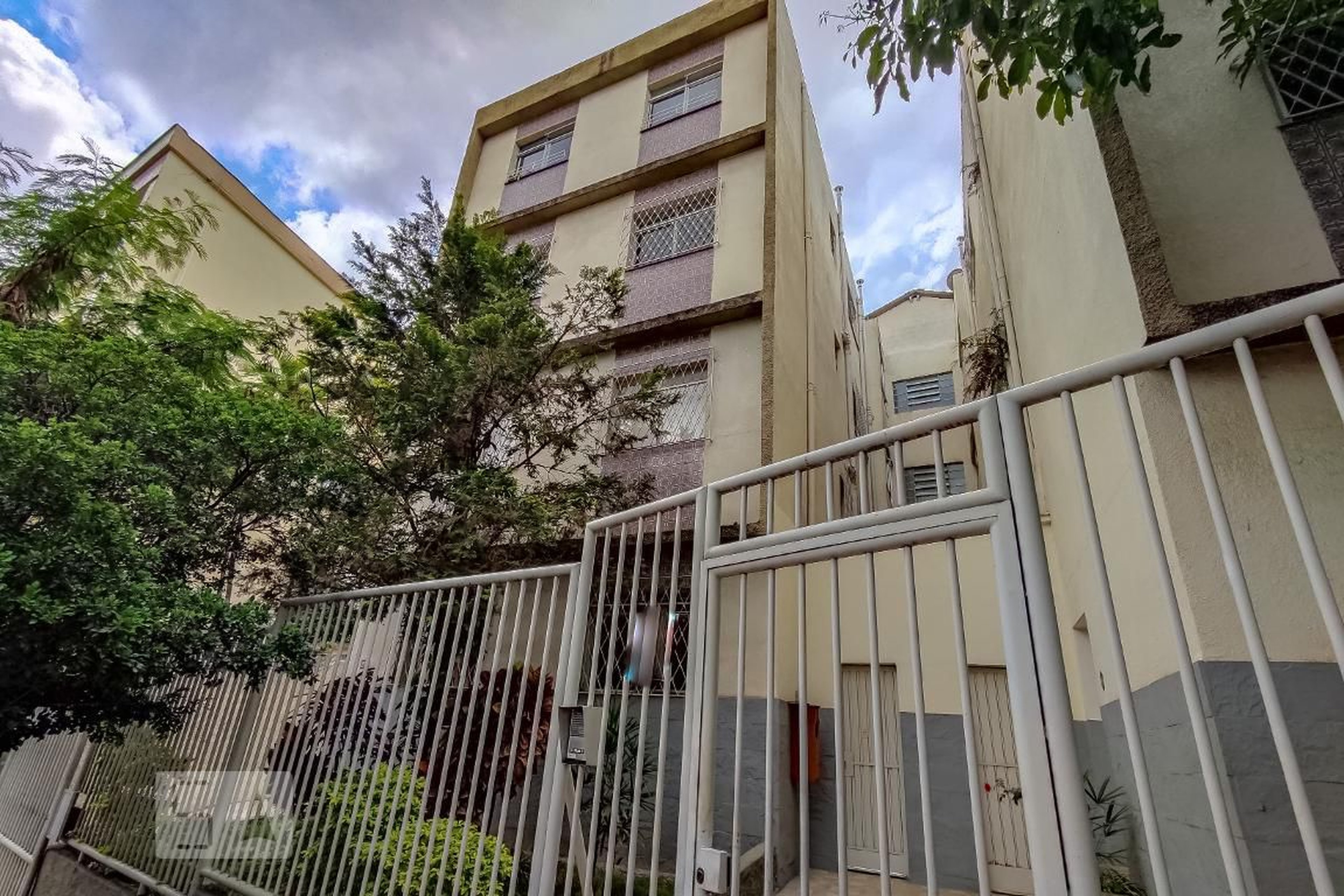 Fachada Condomínio em Rua Vitório Marcola, 303