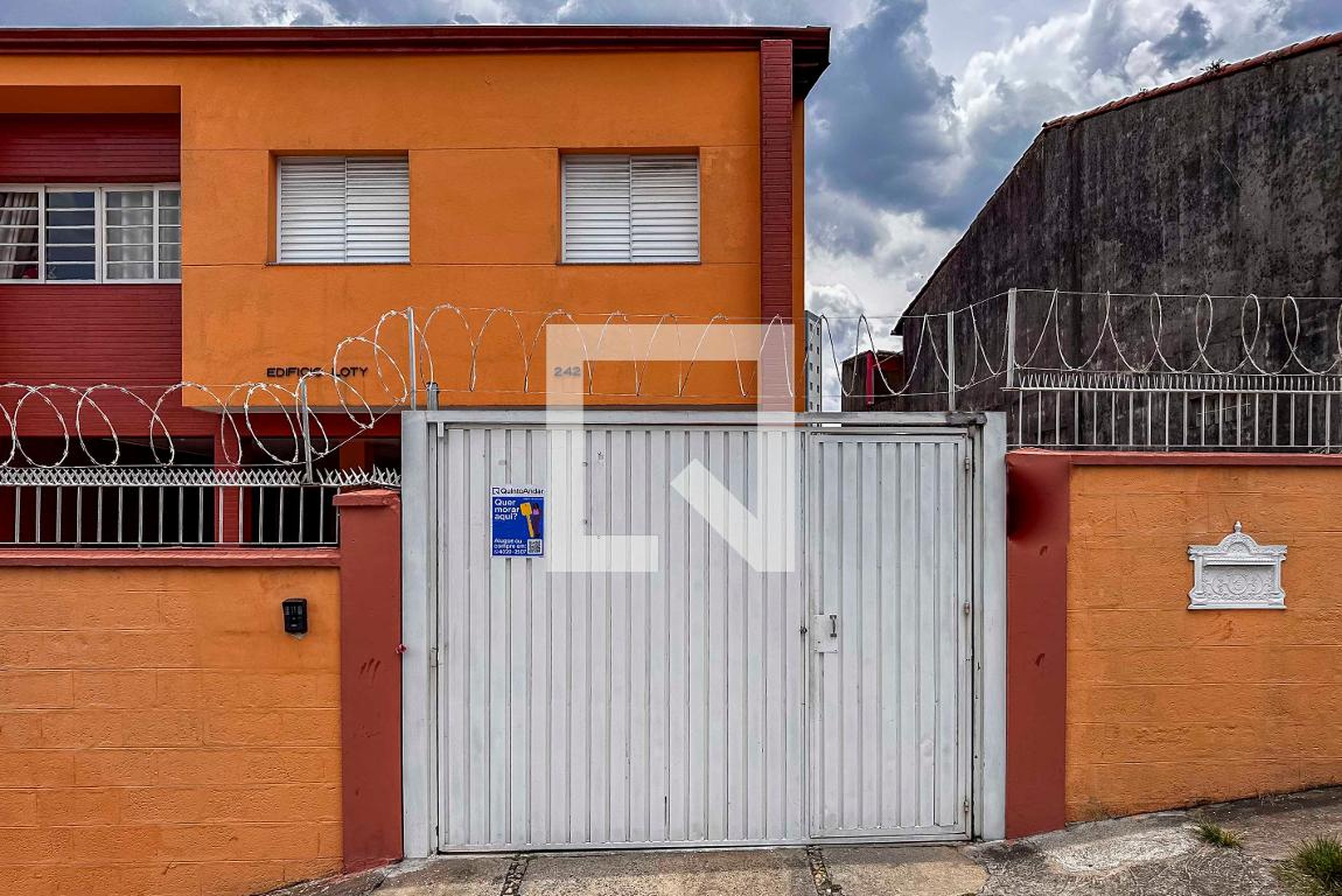 Fachada Condomínio em Rua Londrina, 242