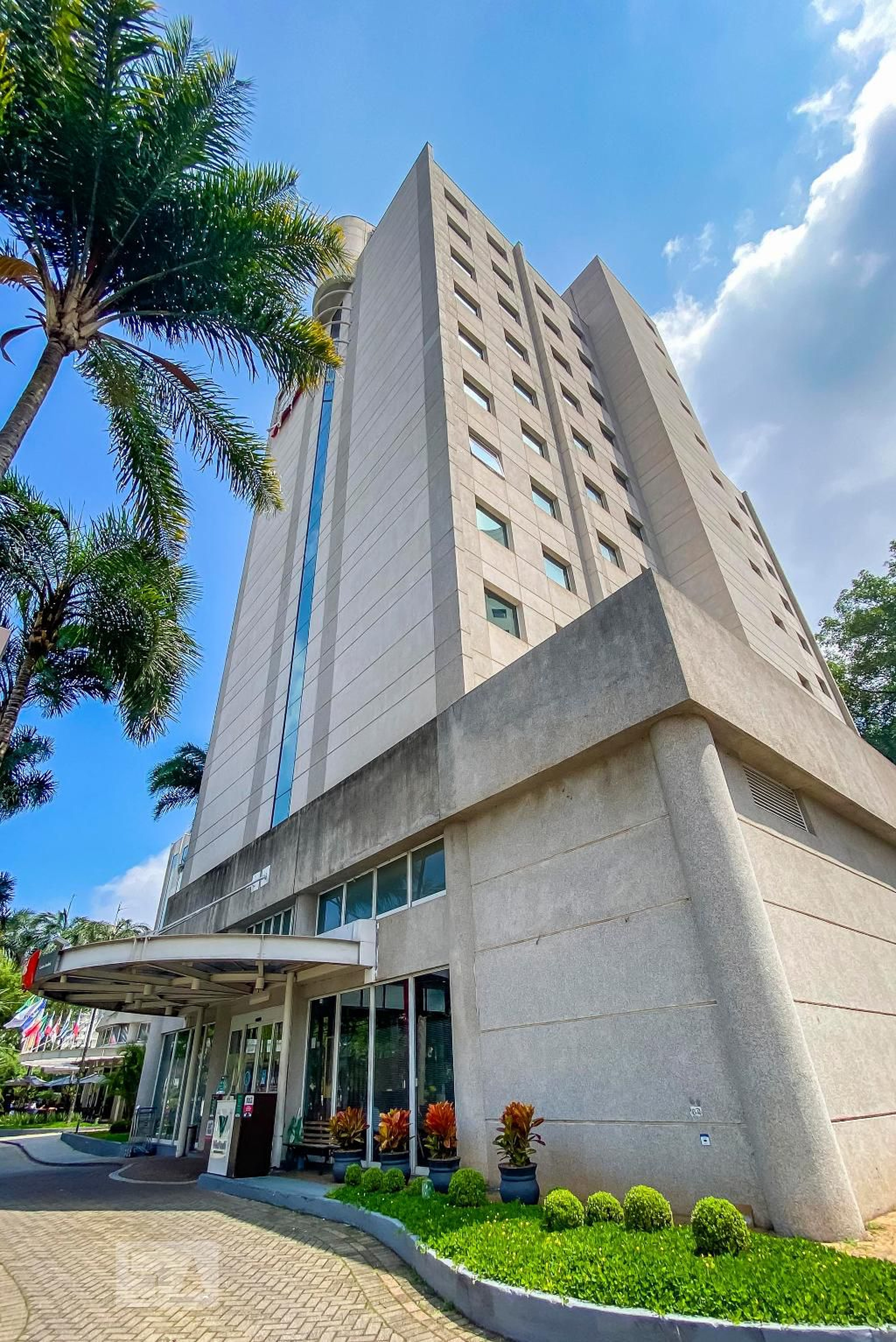 Fachada Condomínio em Avenida Industrial, 885