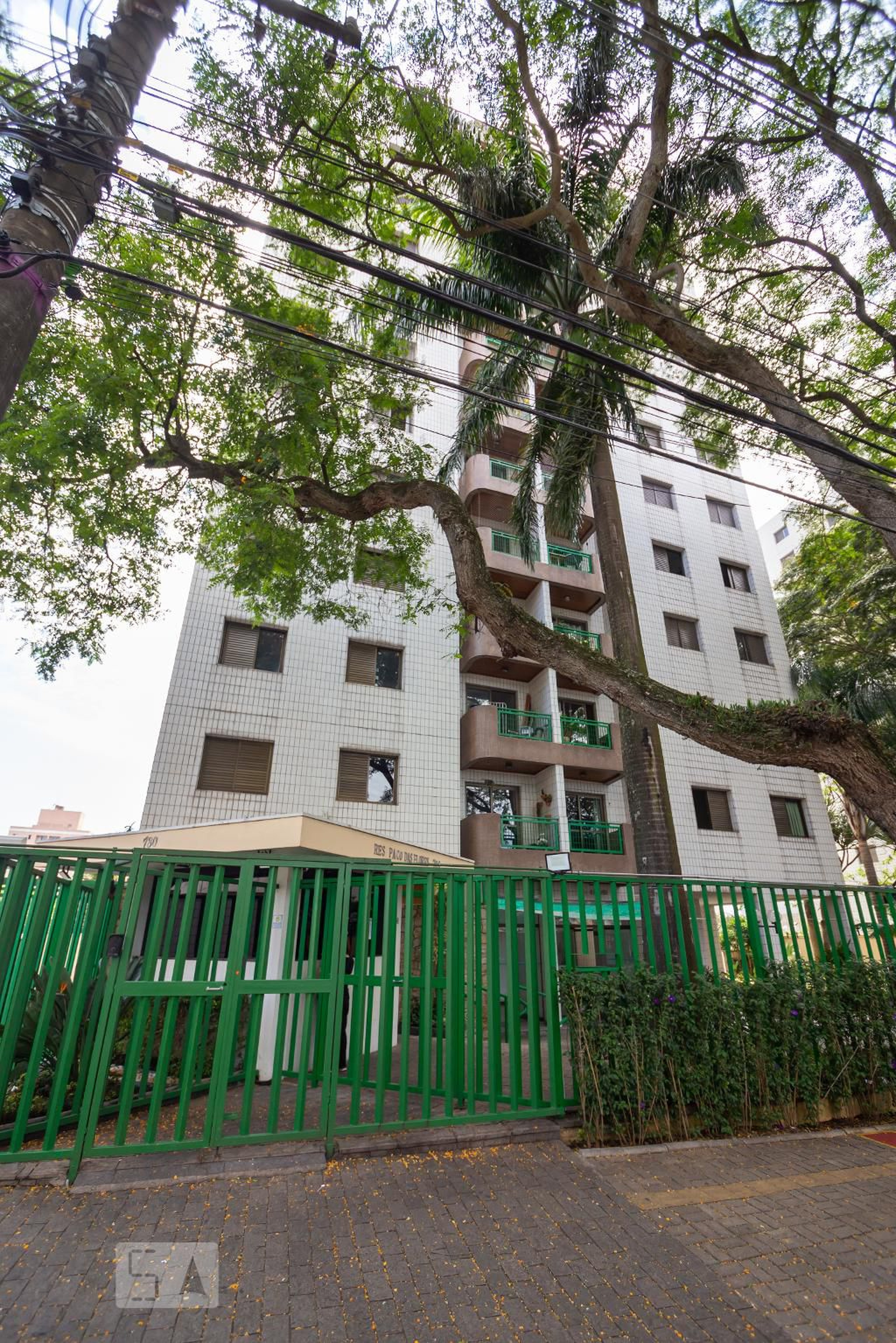 Fachada do Condomínio Condomínio Paço das Flores