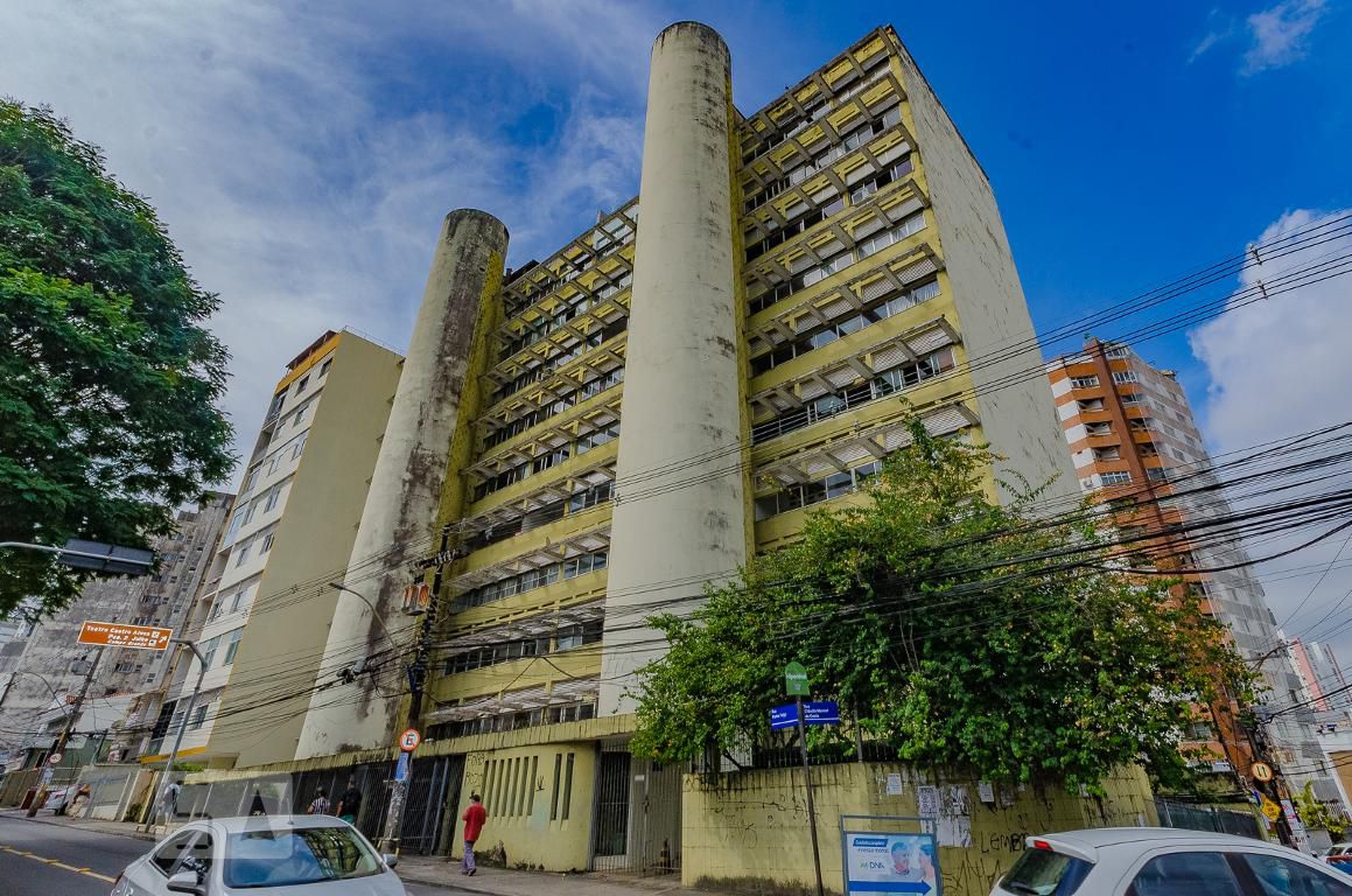 Fachada do Condomínio Condomínio Marigloria