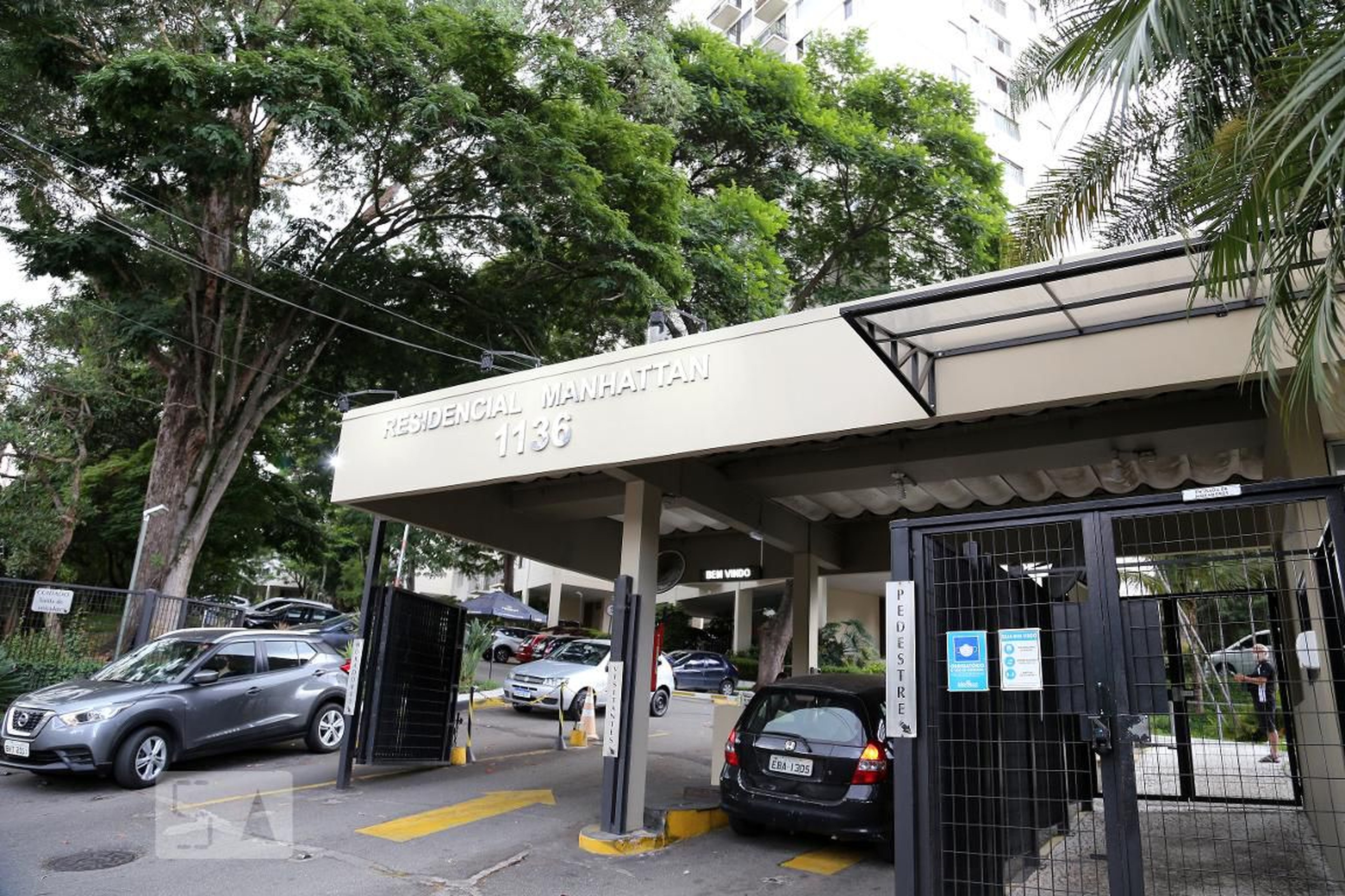 Fachada do Condomínio Condomínio Manhattan