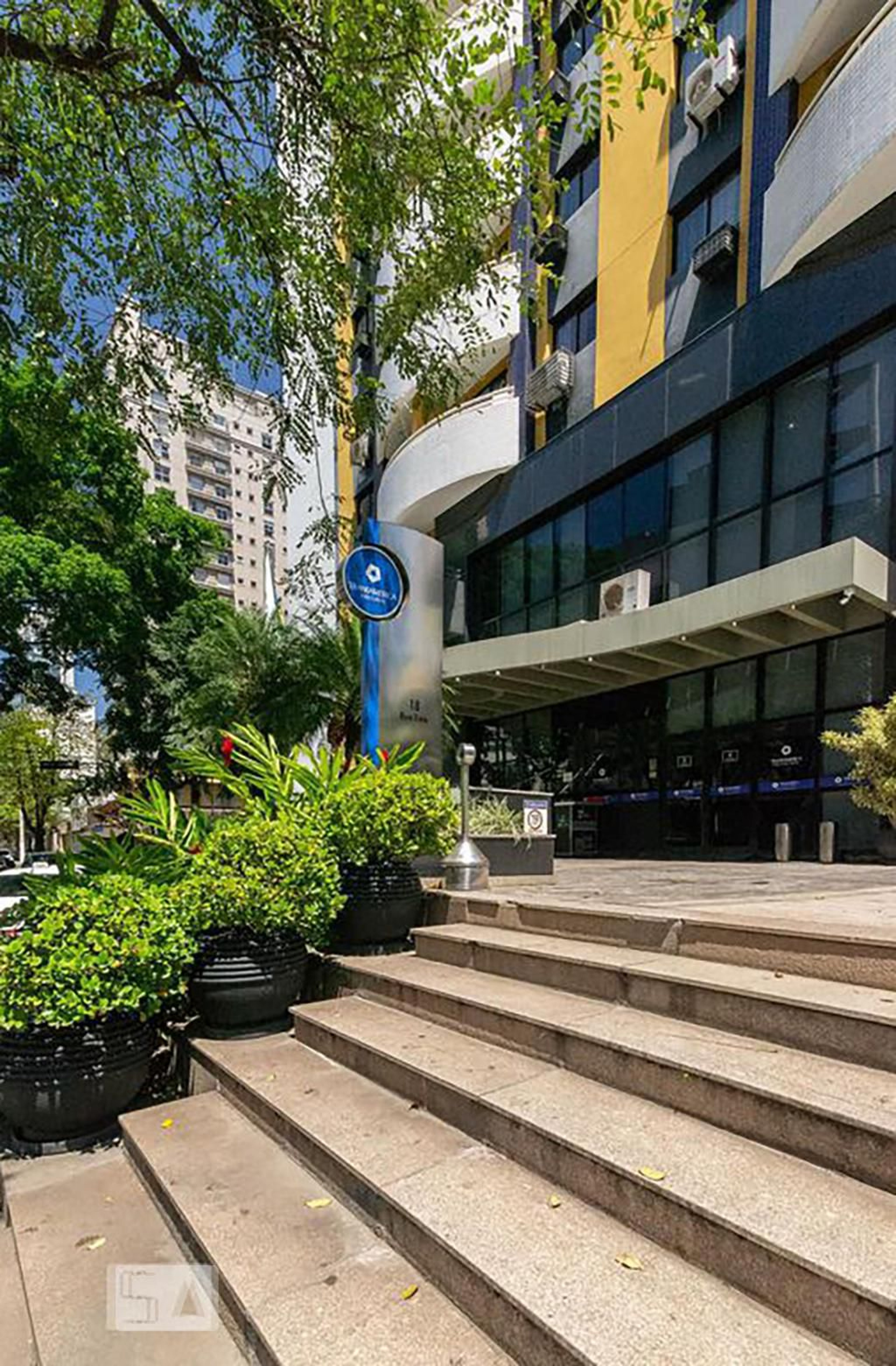 Fachada Condomínio em Rua Tuim, 8