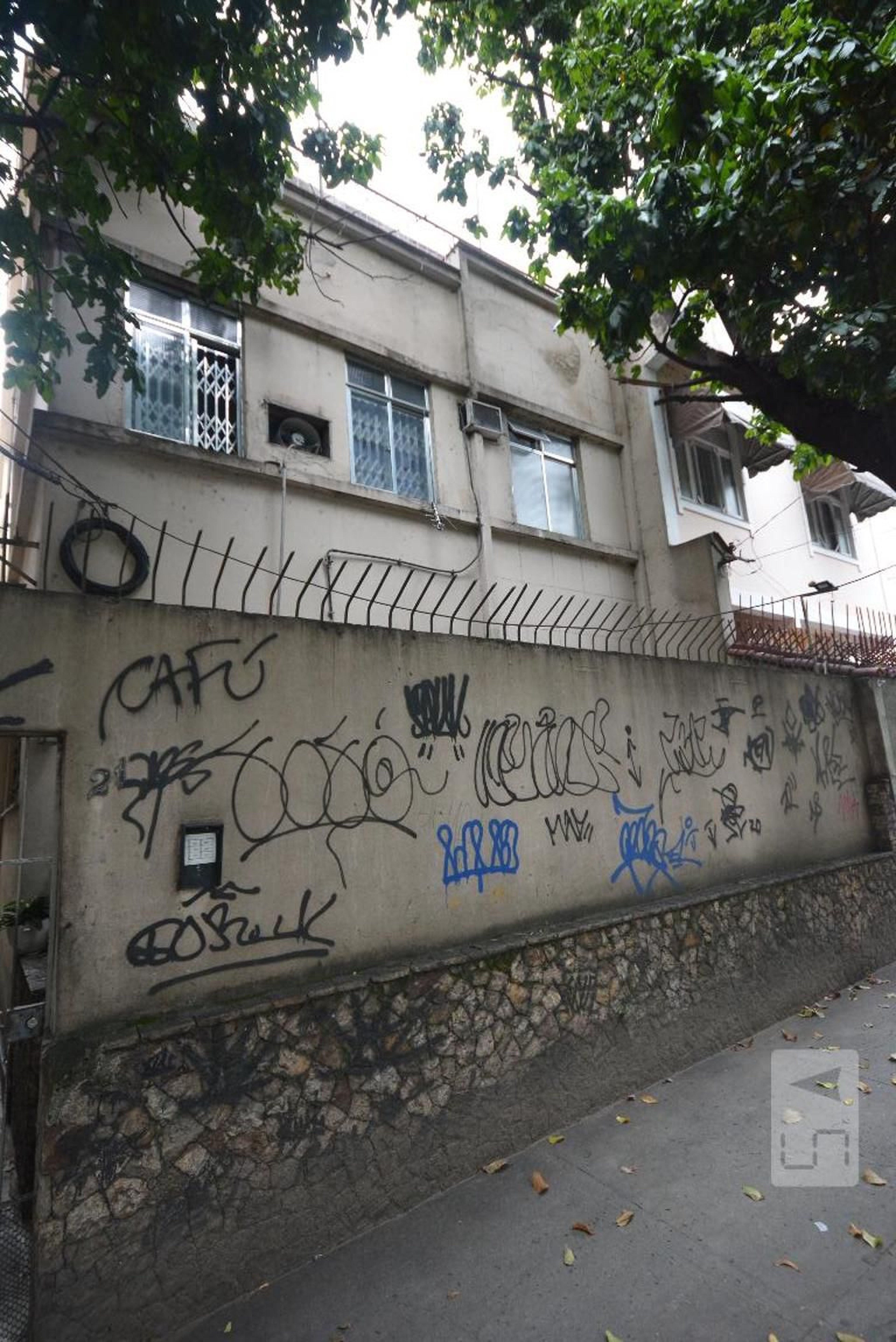 Fachada do Prédio Condomínio em Rua Pinheiro Guimarães, 21