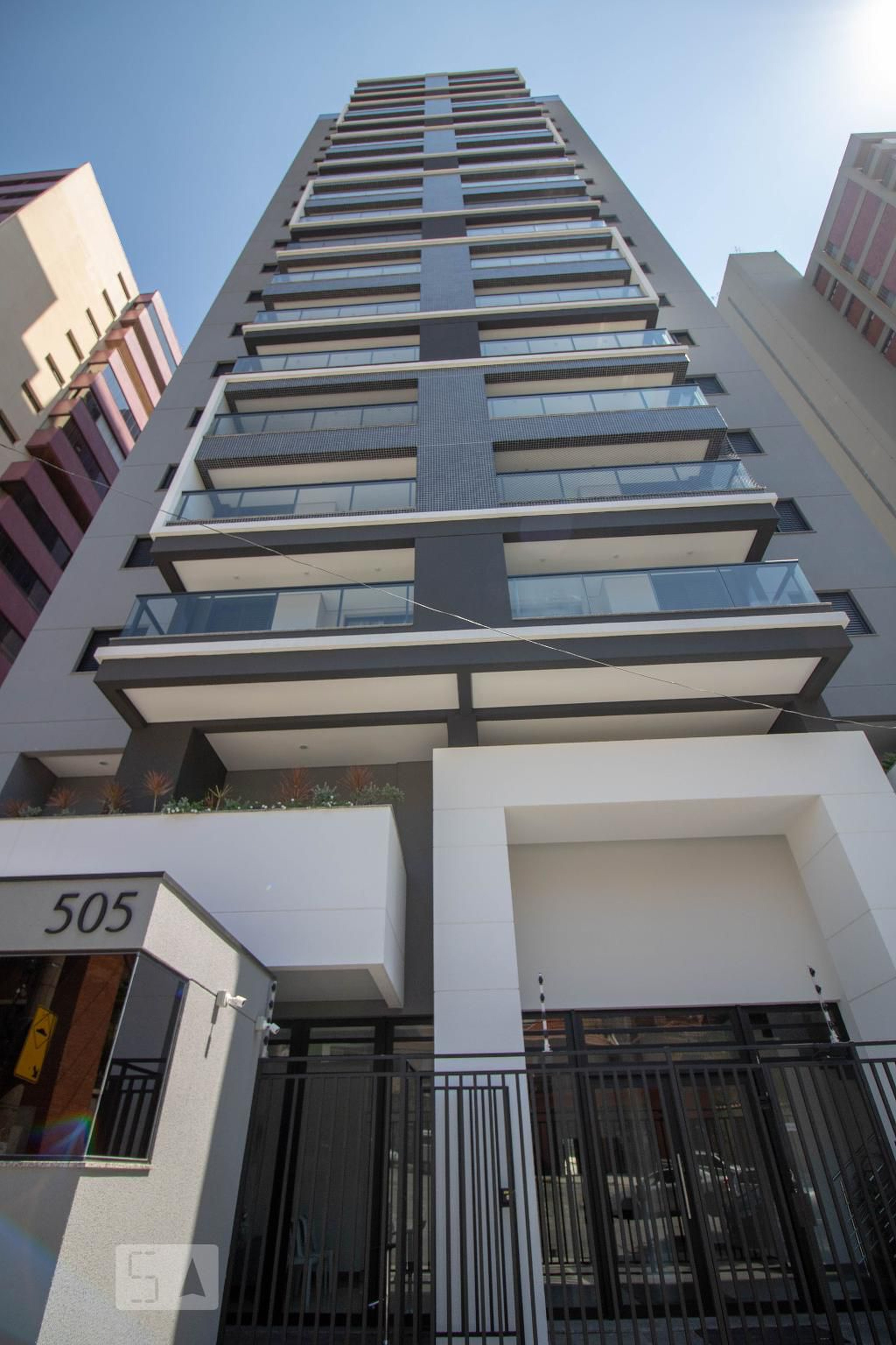 Fachada do Condomínio Condomínio Corte Real