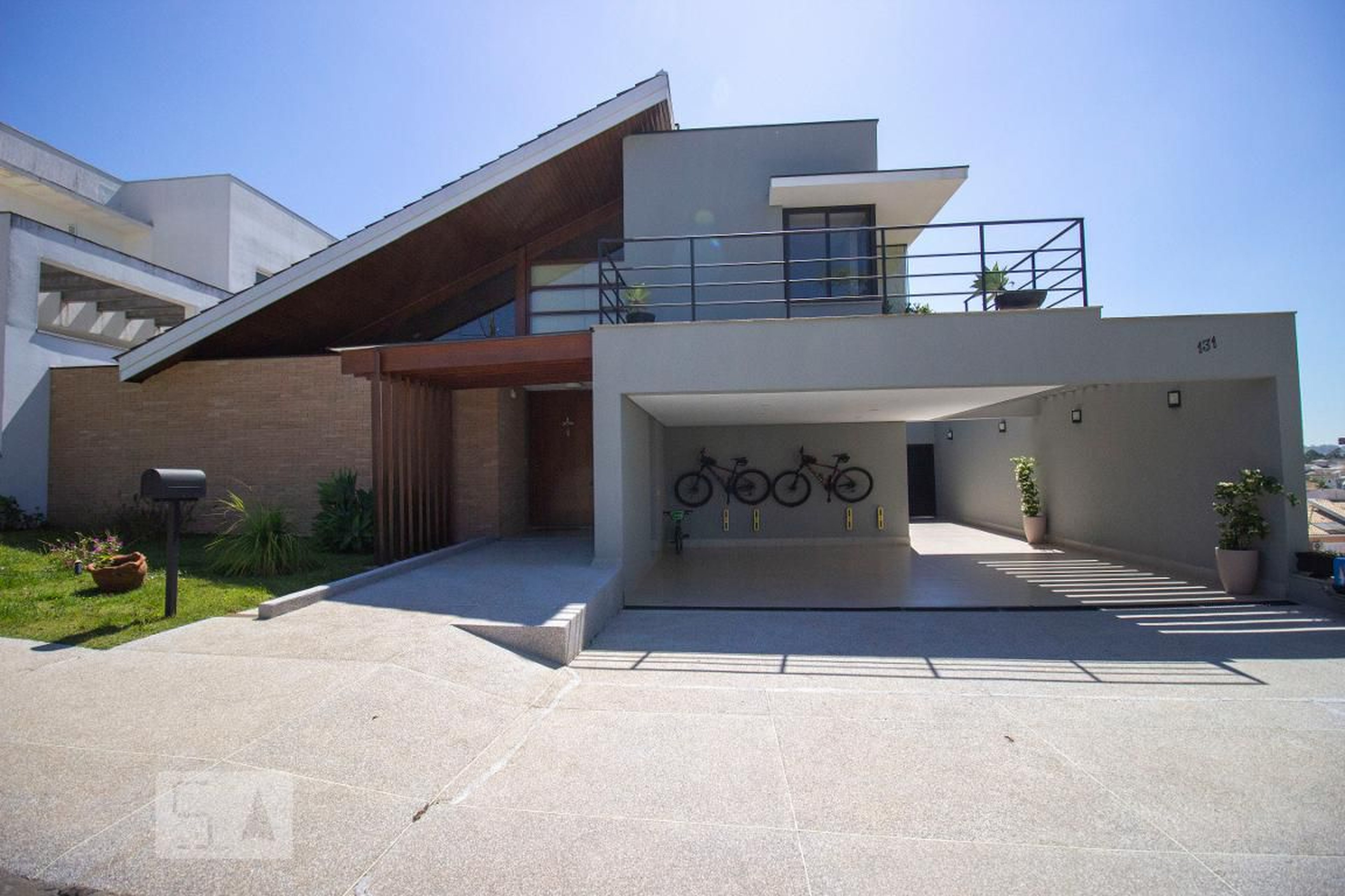 Fachada Condomínio em Rua Isabel Oliveira de Mello, 131