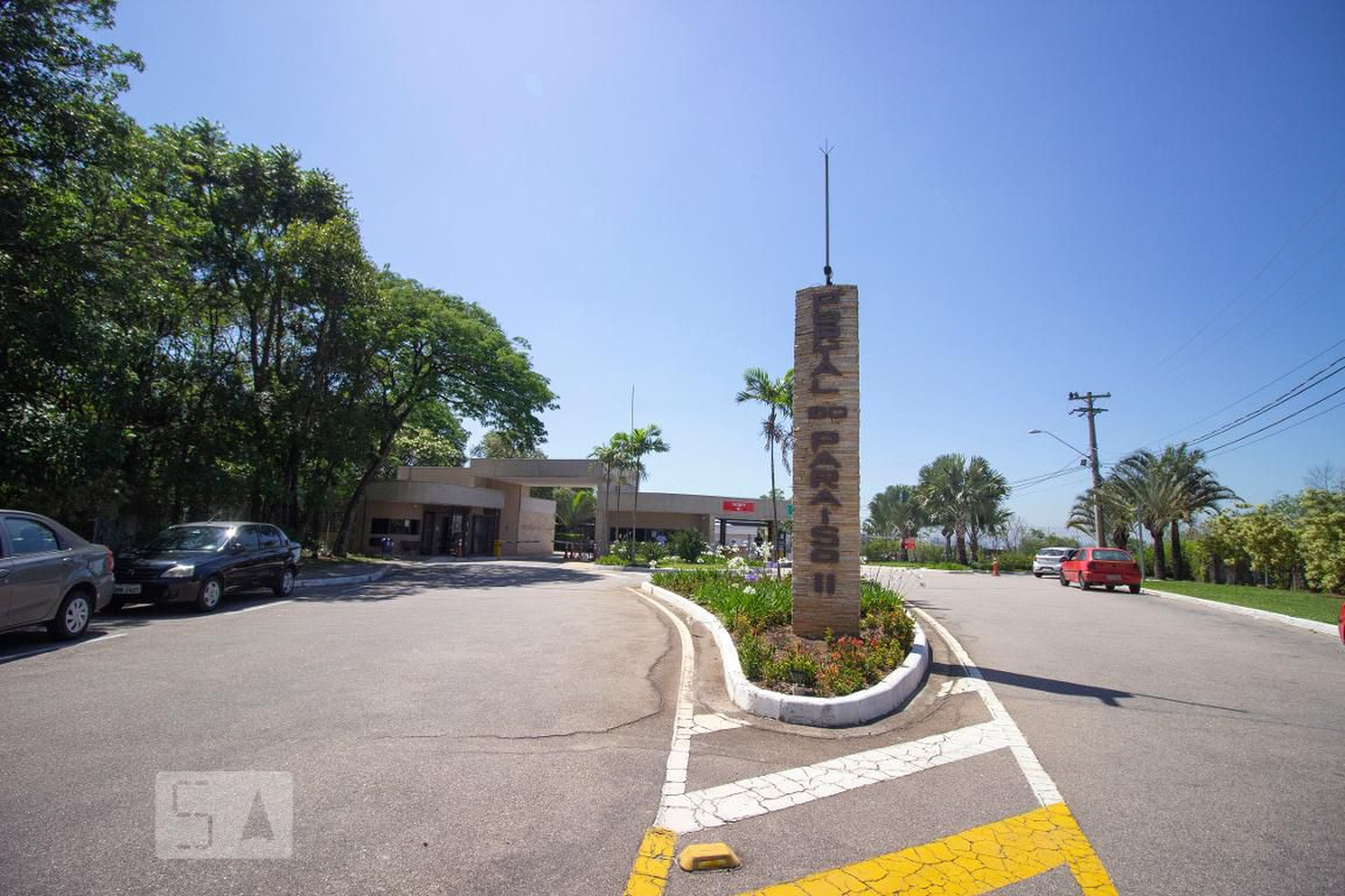 Fachada do Condomínio Condomínio em Rua Isabel Oliveira de Mello, 131