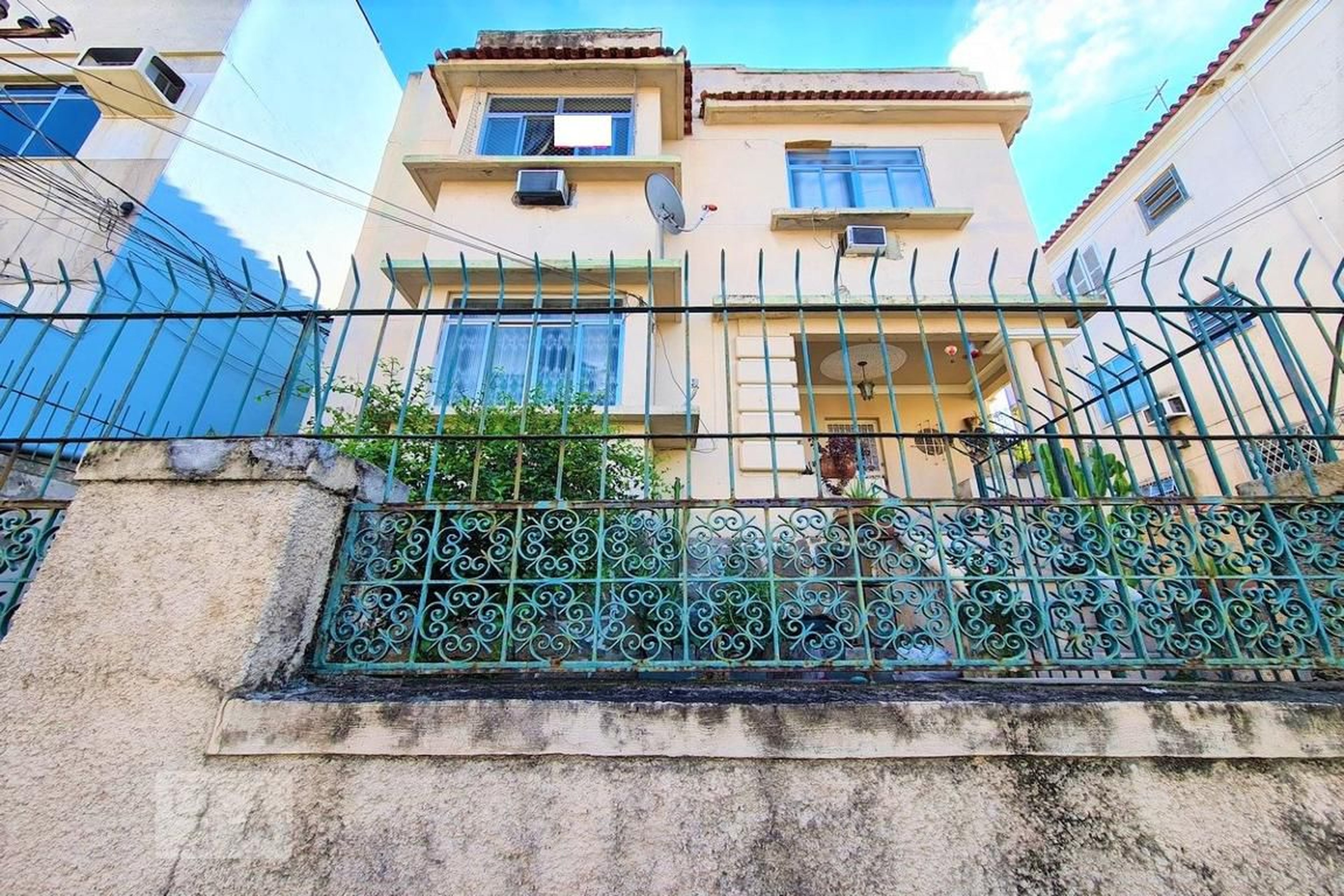 Fachada Condomínio em Rua Pacheco Jordão, 115