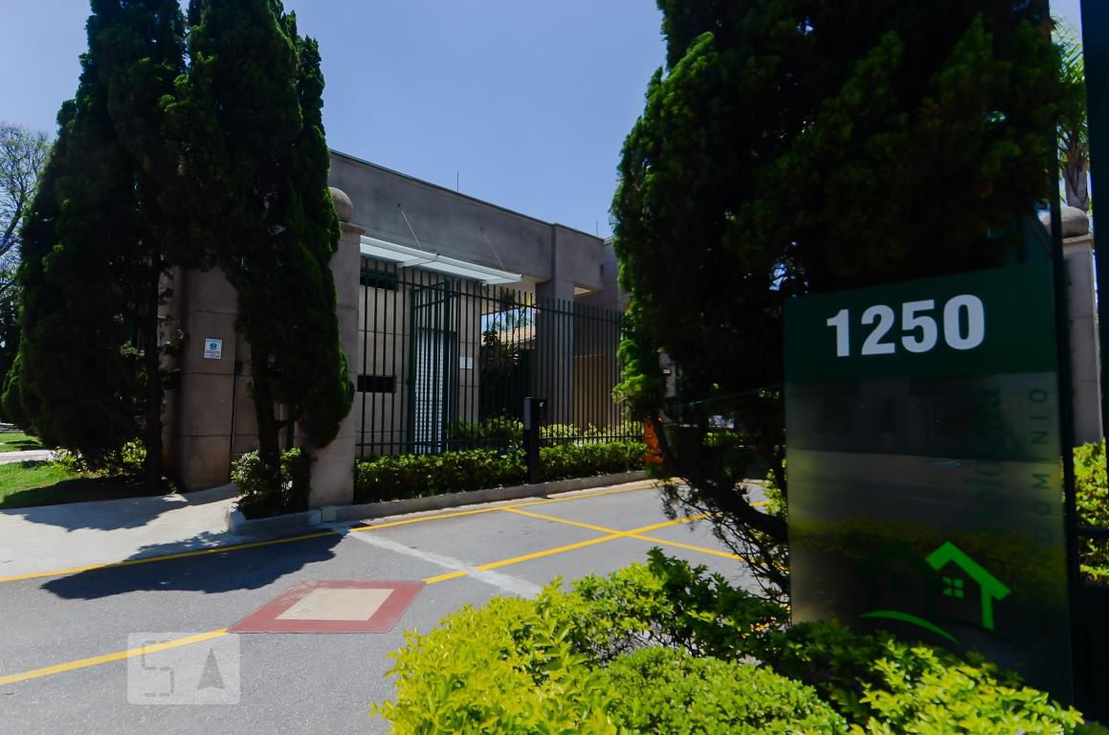 Fachada do Condomínio Condomínio Villaggio Bologna