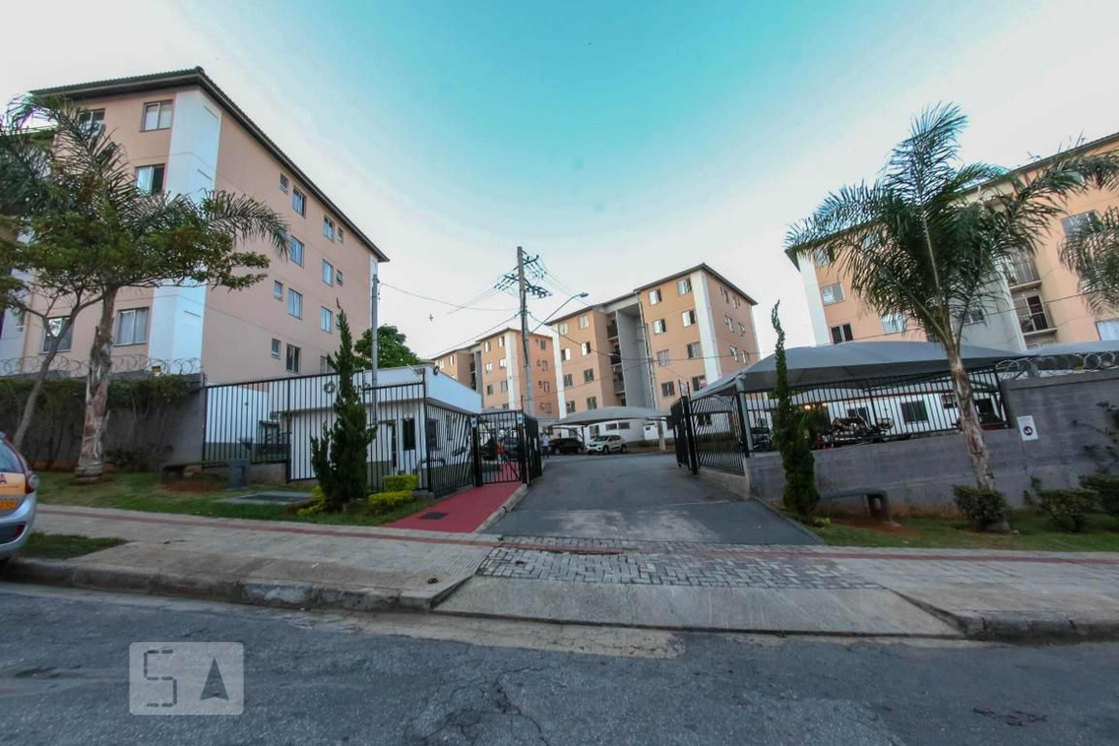 Fachada Condomínio em Rua do Garimpo, 80