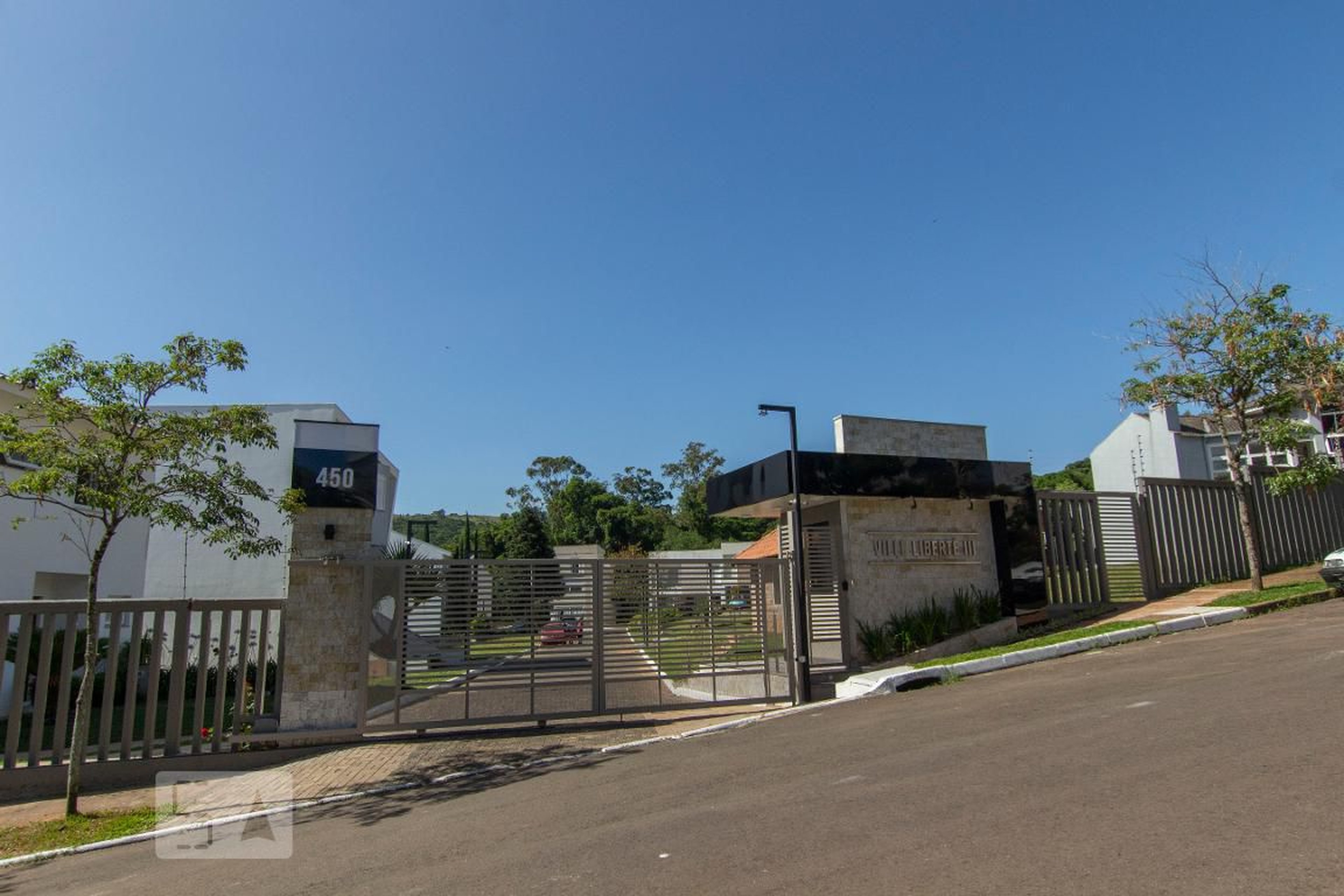 Fachada do Condomínio Condomínio Horizontal Ville Leberte III