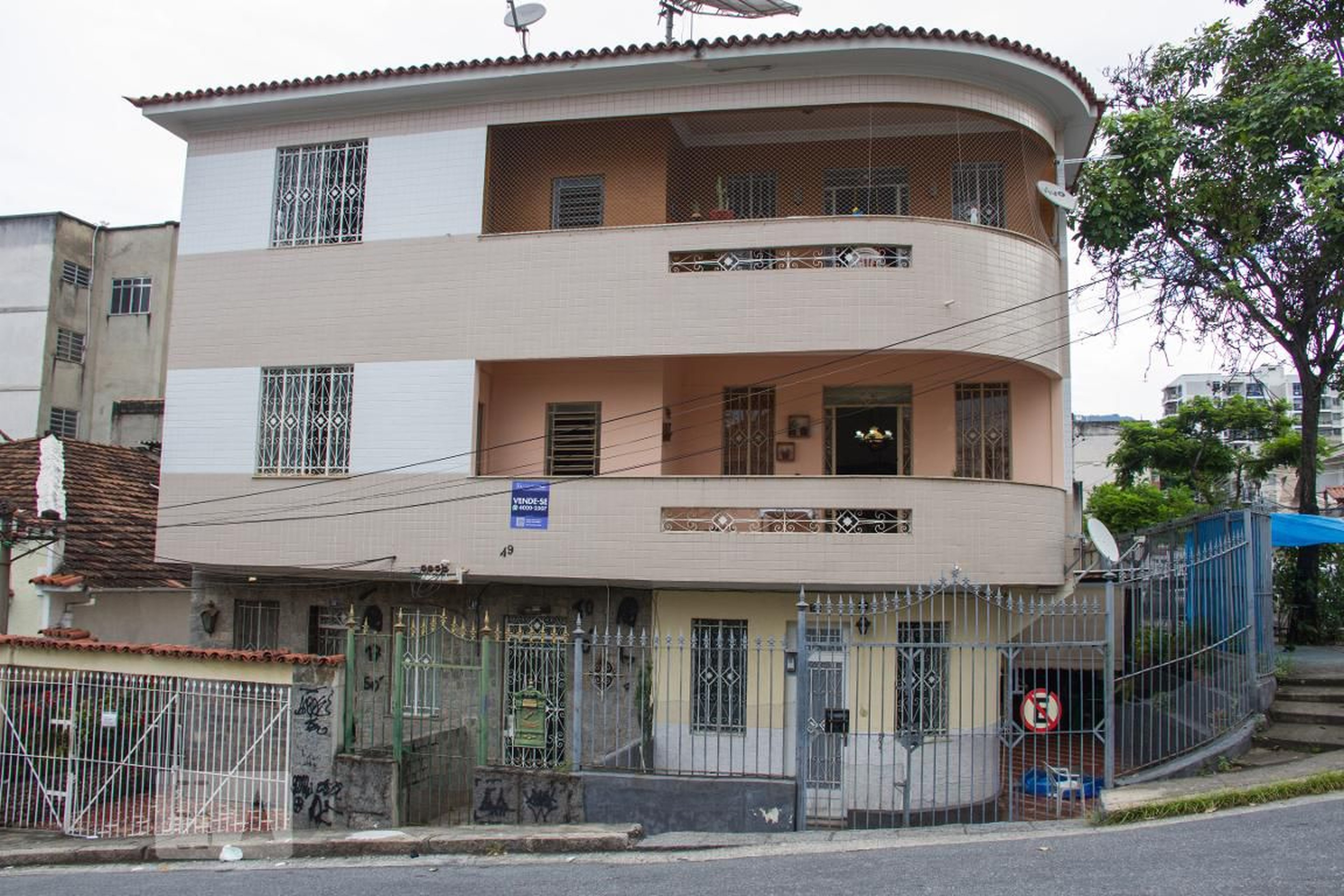 Fachada Condomínio em Rua Geobert de Queirós, 49