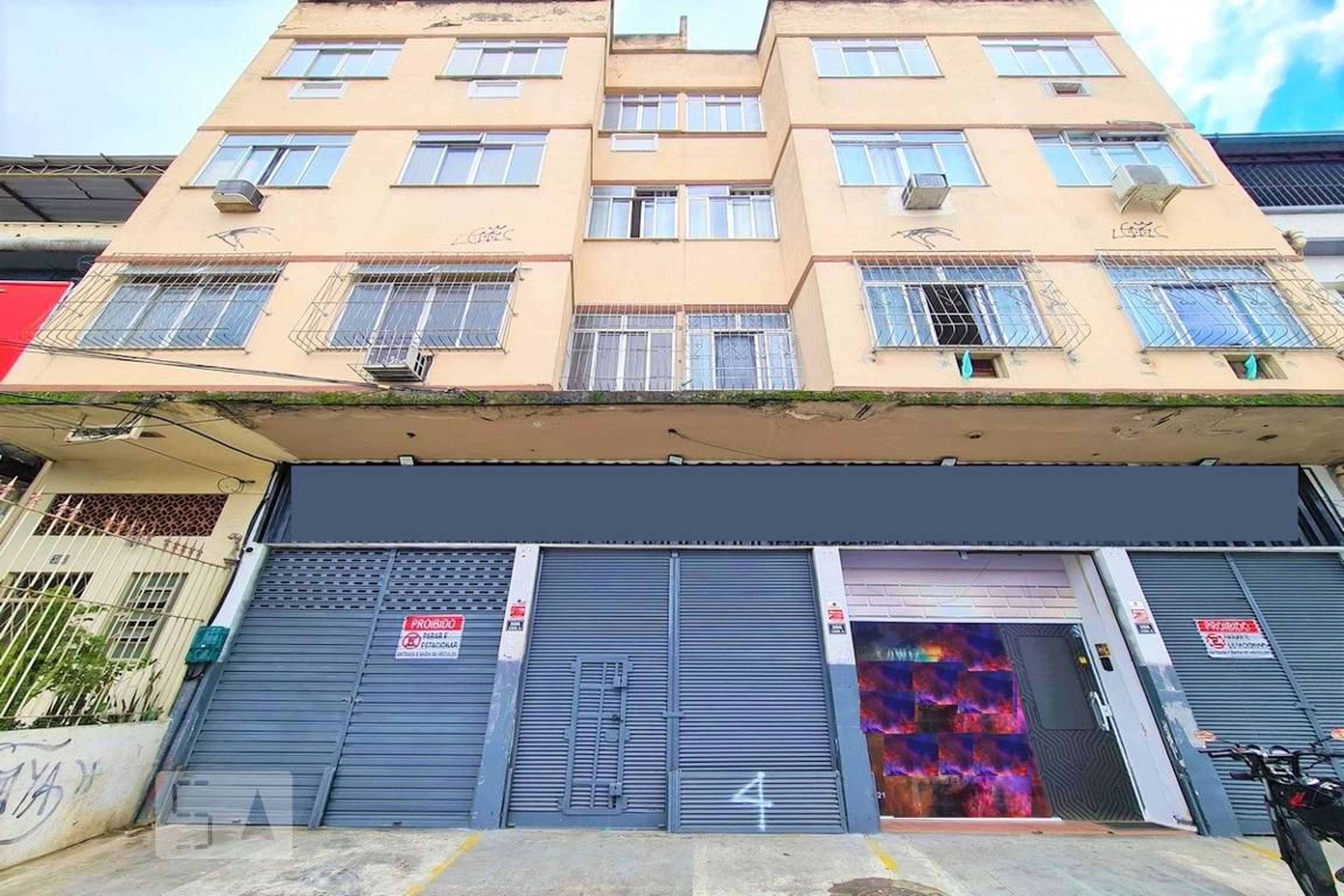 Fachada Condomínio em Rua Santa Mariana, 206