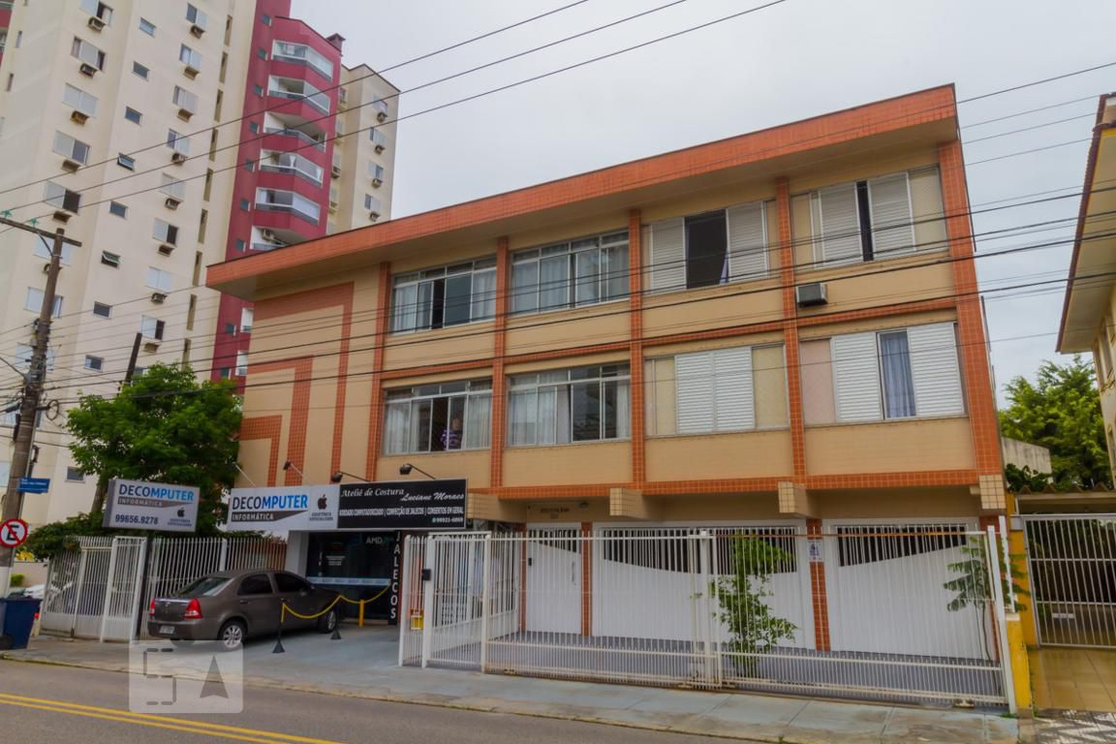 Fachada Condomínio em Rua Araci Vaz Callado, 881